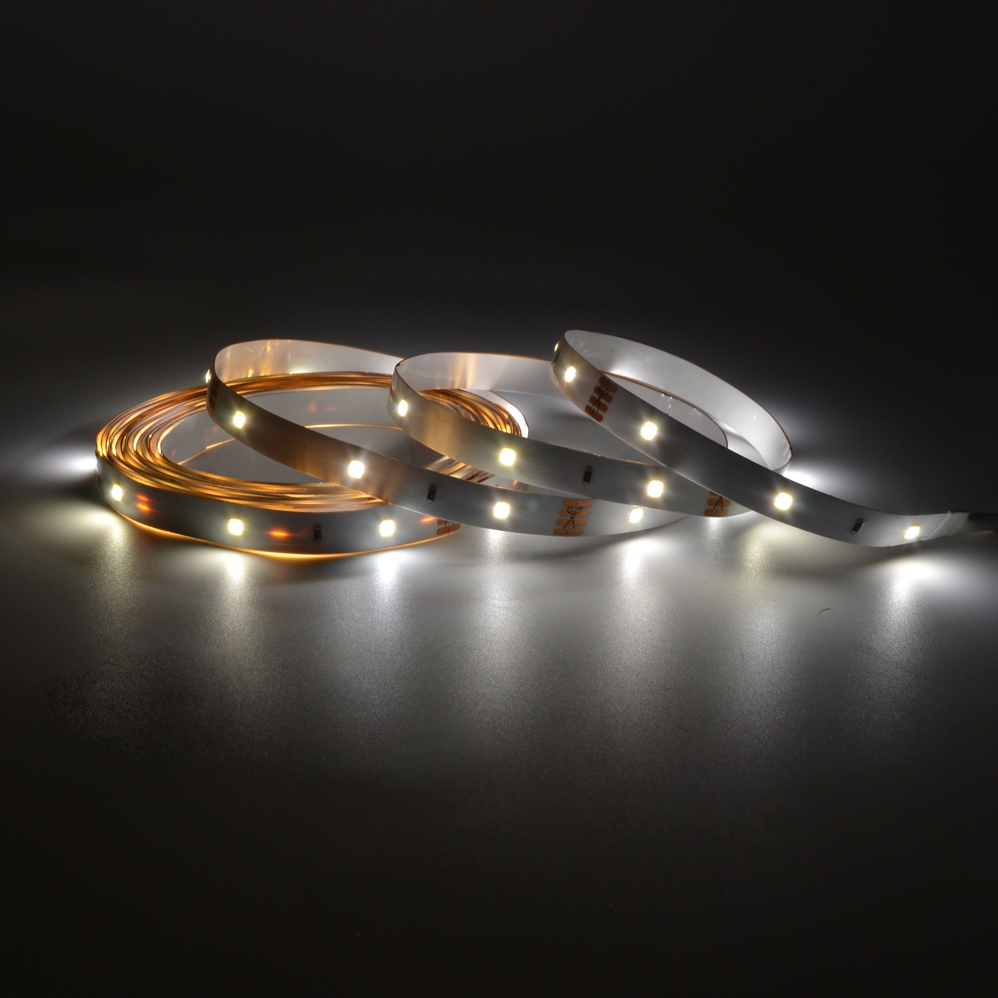 GoodHome Waldeck Mains-powered (plug-in) LED Neutral white Strip light IP20 1200lm 4000K (L)3m