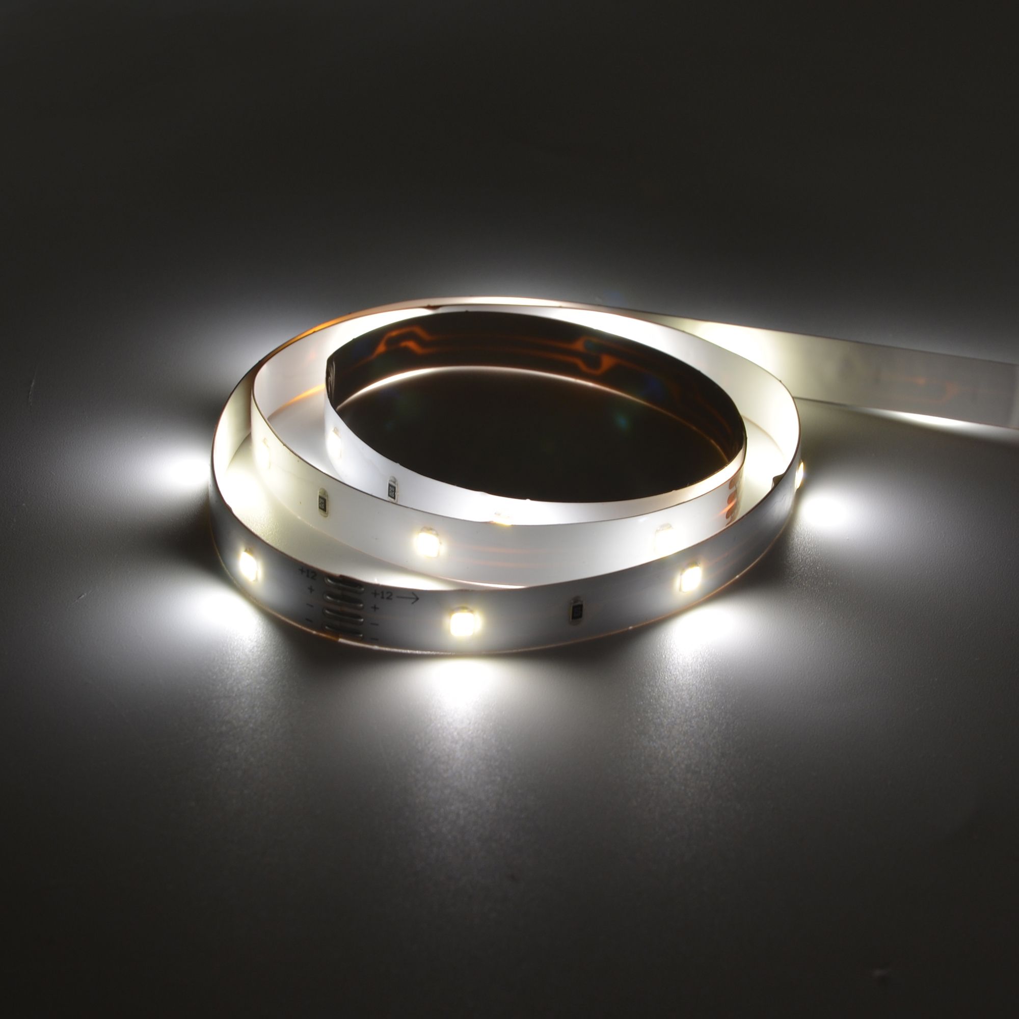 GoodHome Waldeck Mains-powered (plug-in) LED Neutral white Strip light IP20 400lm 4000K (L)1m