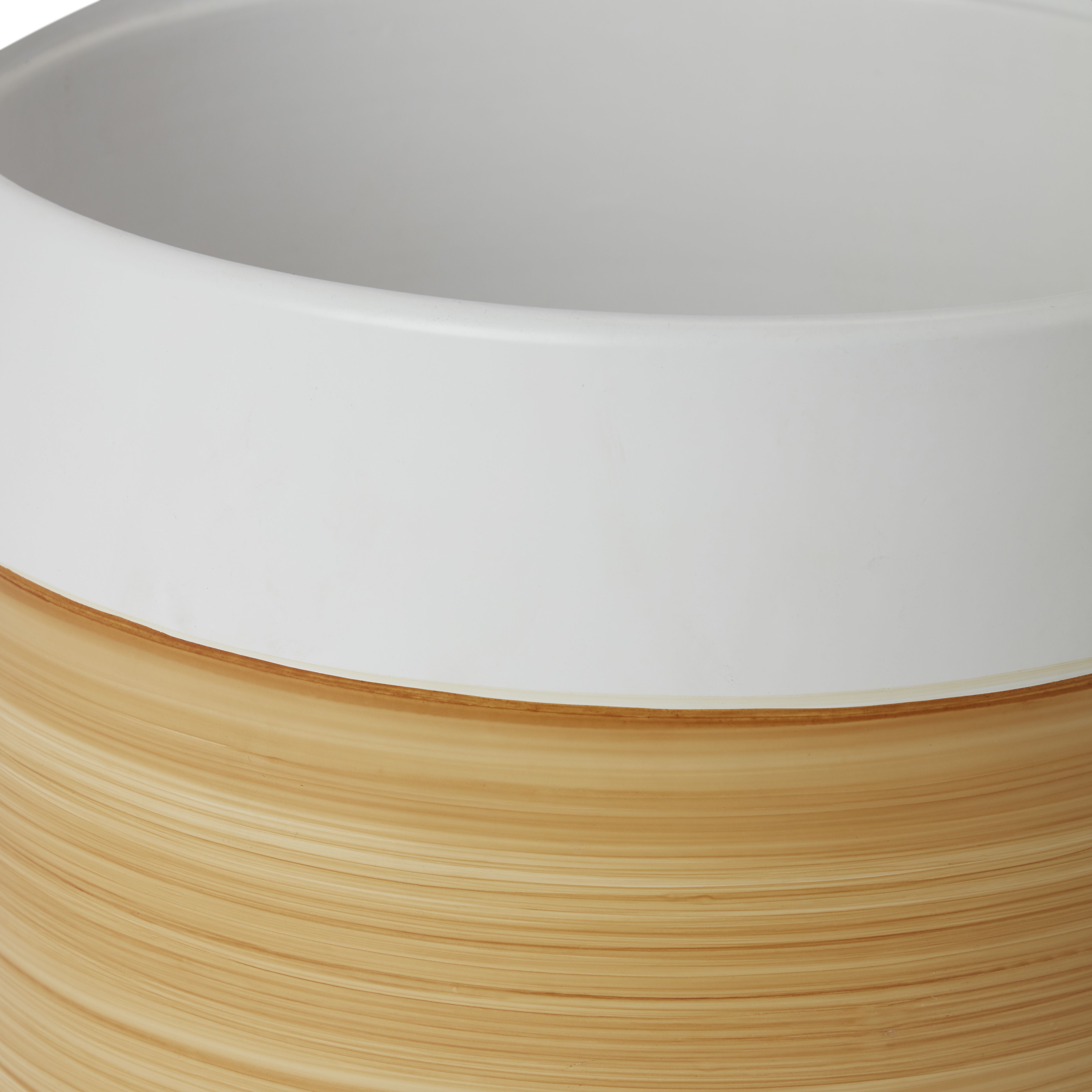 GoodHome White Ceramic Wood effect Circular Plant pot (Dia) 16.8cm, (H)14.5cm, 1.9L