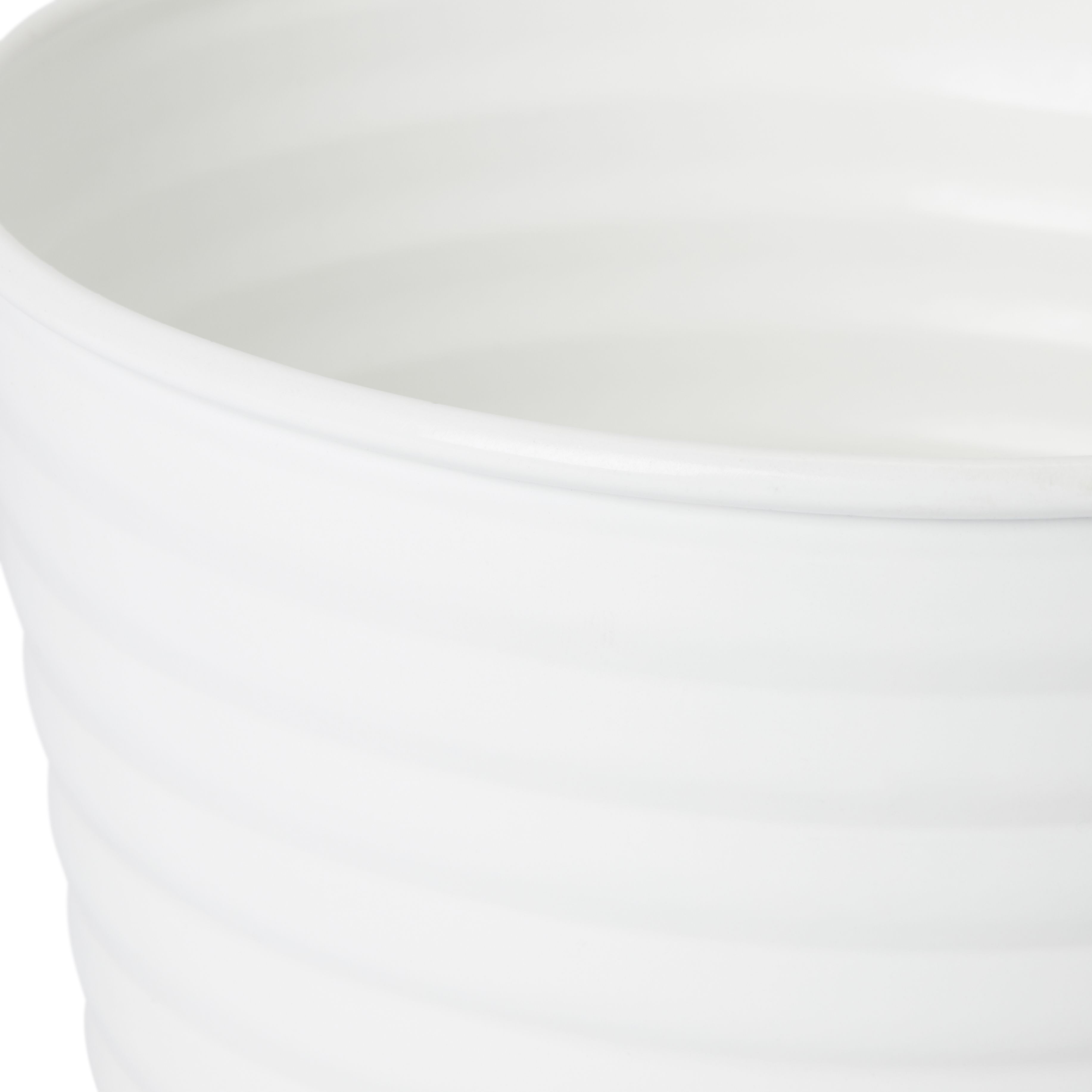 GoodHome White Metal Ribbed Circular Plant pot (Dia) 14.7cm, (H)13.5cm, 900ml