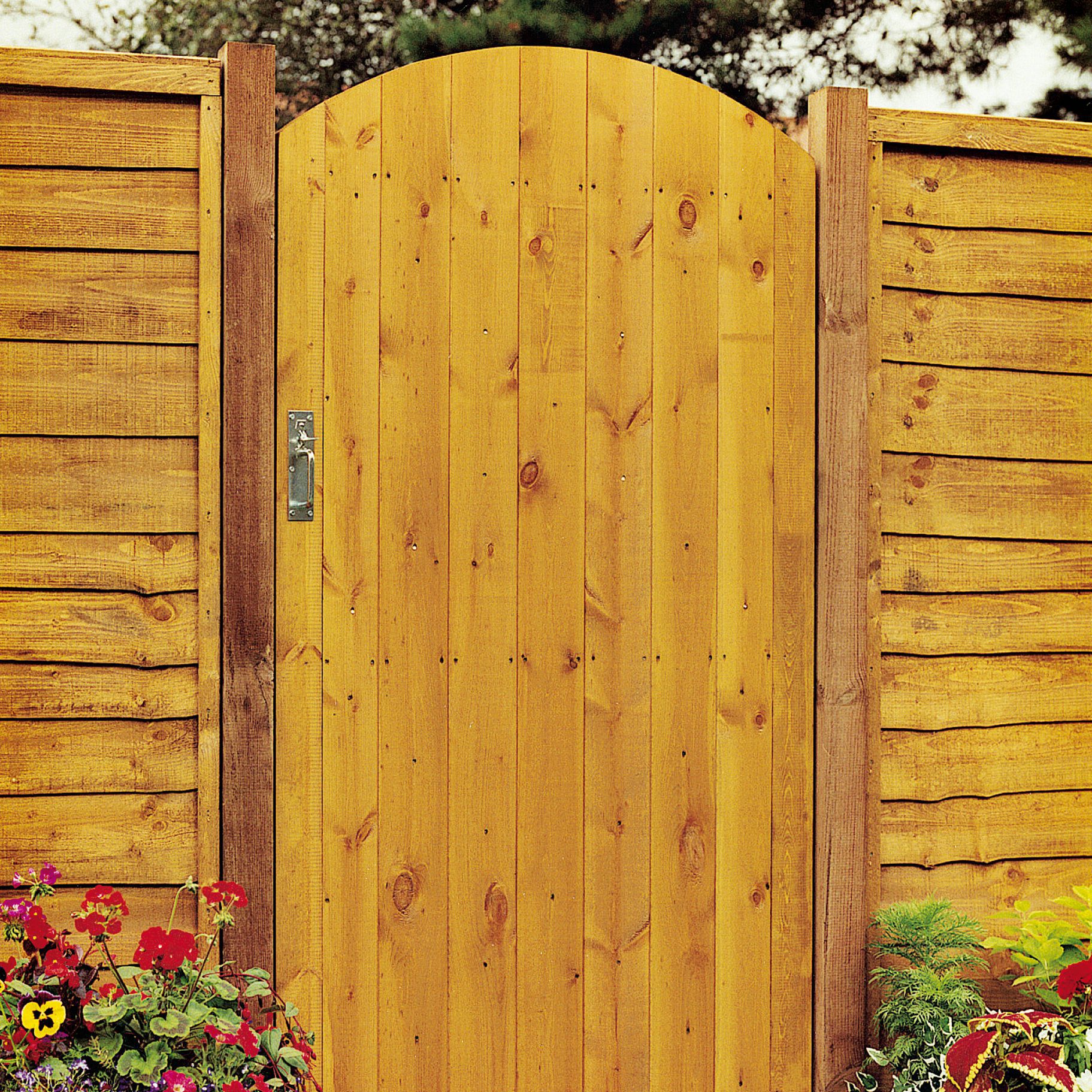 Grange Timber Arch Gate, (H)1.8m (W)0.9m