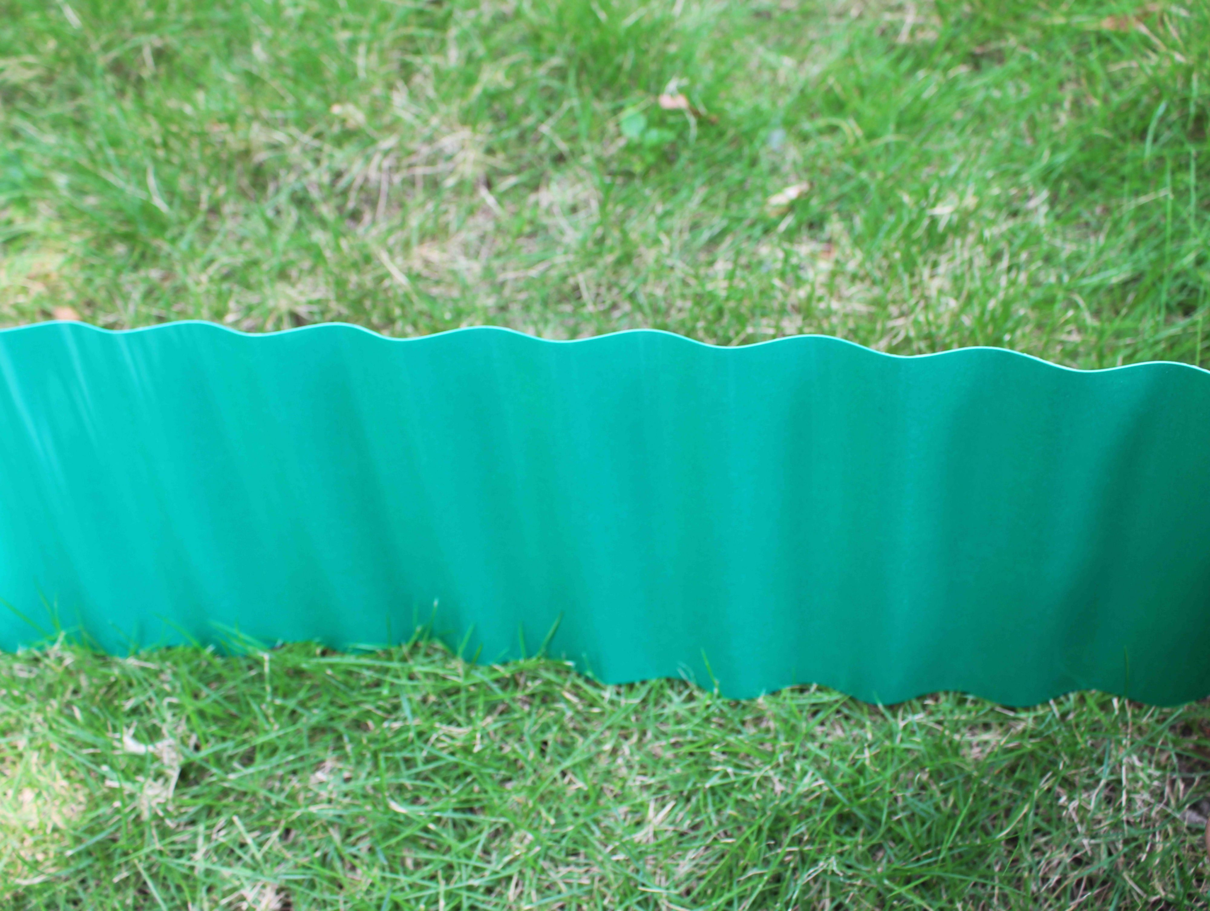 Green Polyvinyl chloride (PVC) Lawn edging (H)15cm (L)9m