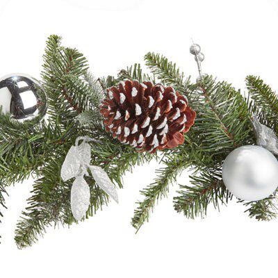 Green Silver effect Silver baubles, berries & pine cones Garland
