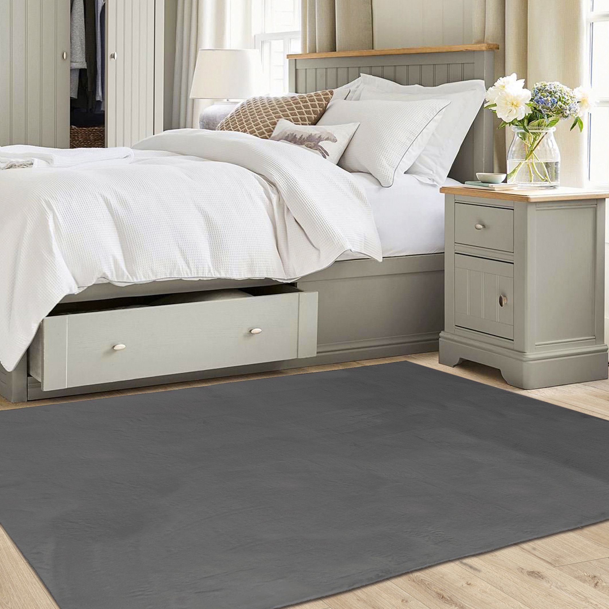 Grey Faux Fur effect Medium Rug, (L)160cm x (W)120cm