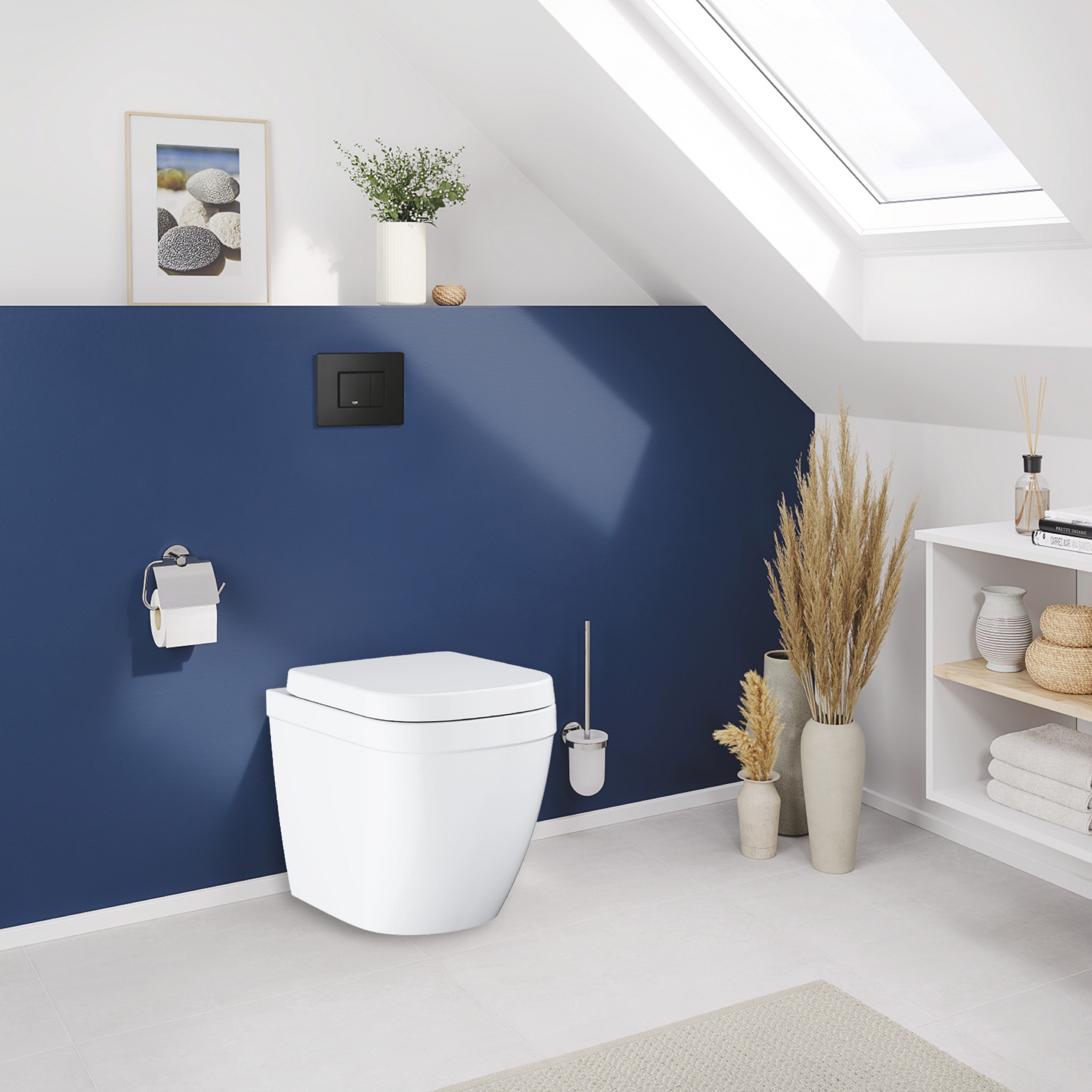 Grohe Euro Even Alpine White Back to wall close-coupled Oval Toilet with Soft close seat & Concealed cistern & matt black plate