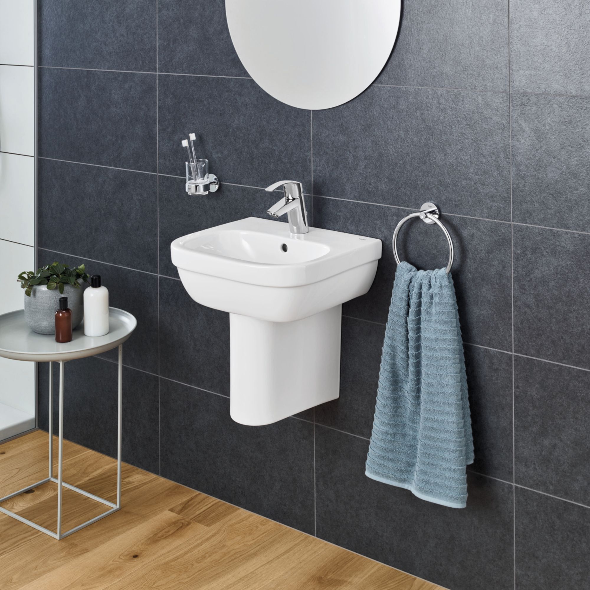 Grohe Euro Gloss White Oval Wall-mounted Semi-pedestal 1 tap hole Basin