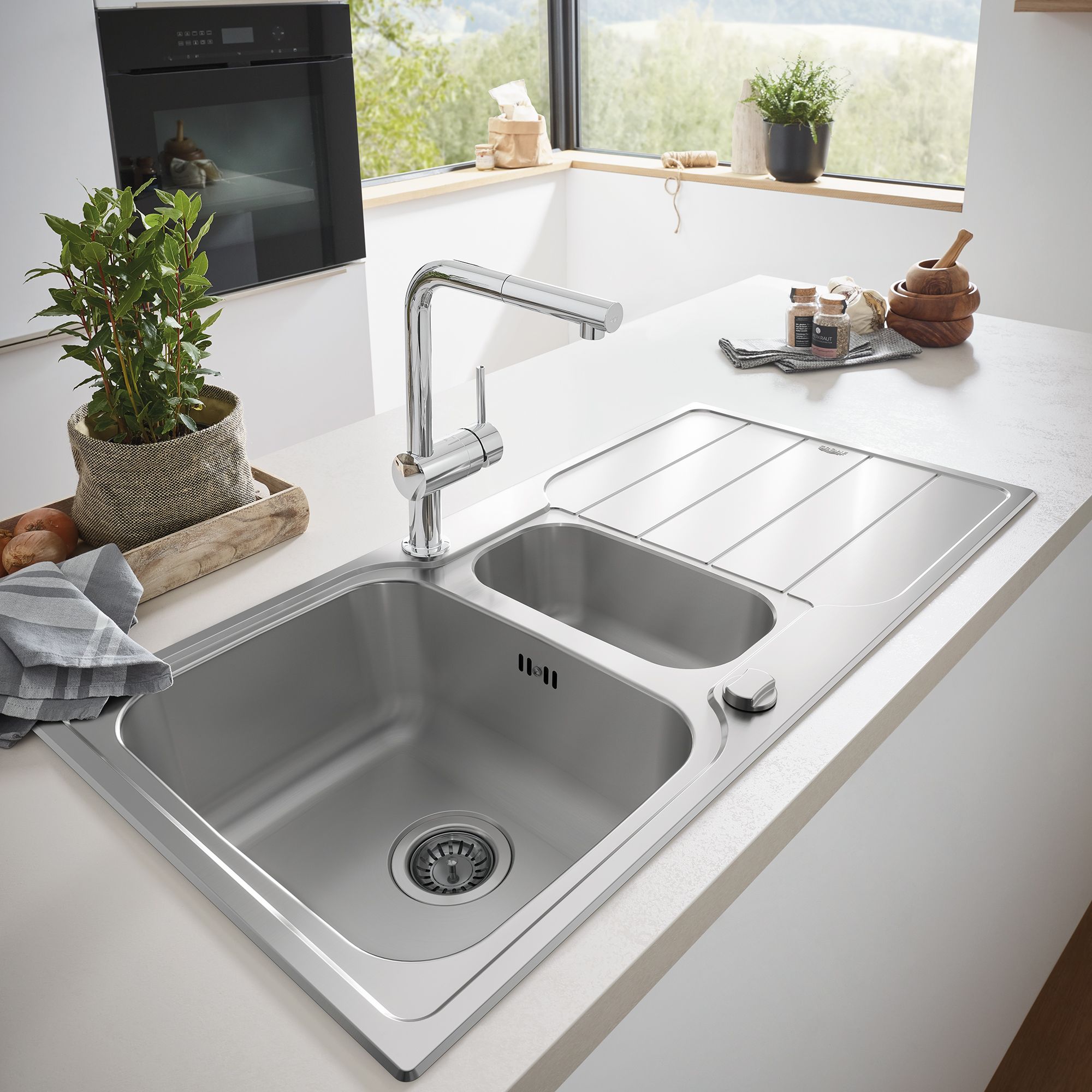 Grohe Minta Chrome-plated Kitchen Side lever pull out Tap