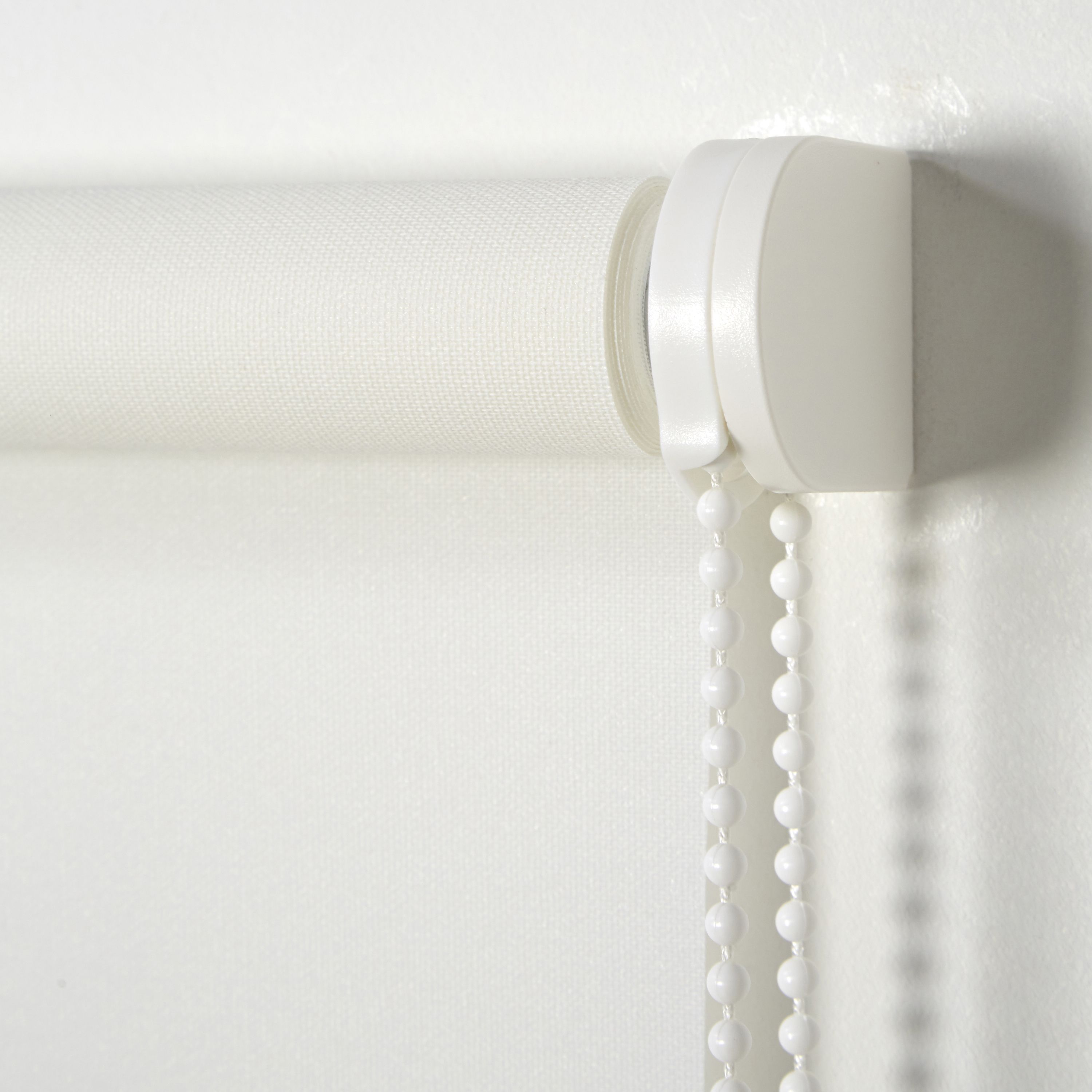 Halo Corded White Plain Daylight Roller Blind (W)90cm (L)180cm - 3