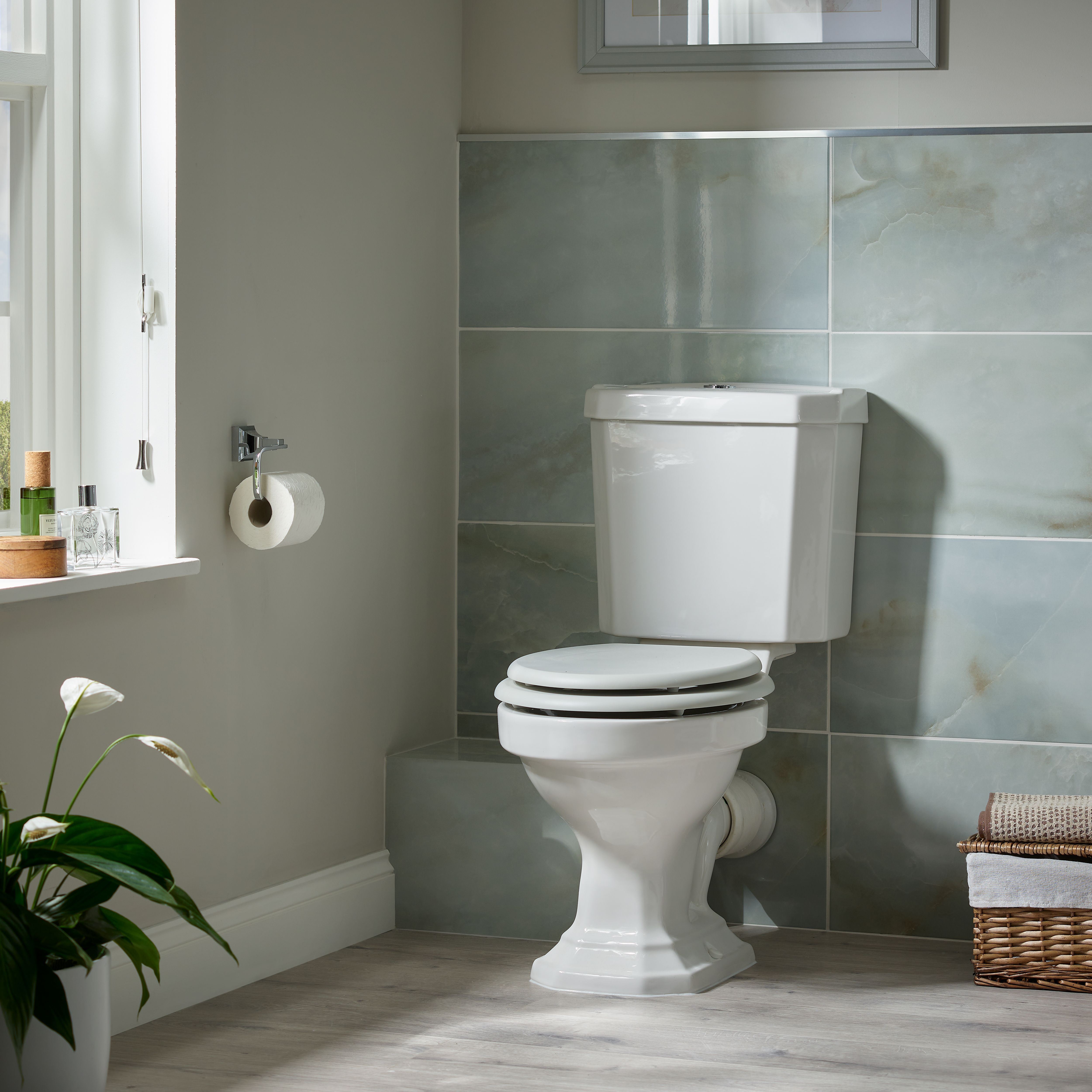 Heritage Upperton White Boxed rim Close-coupled Toilet Soft close seat