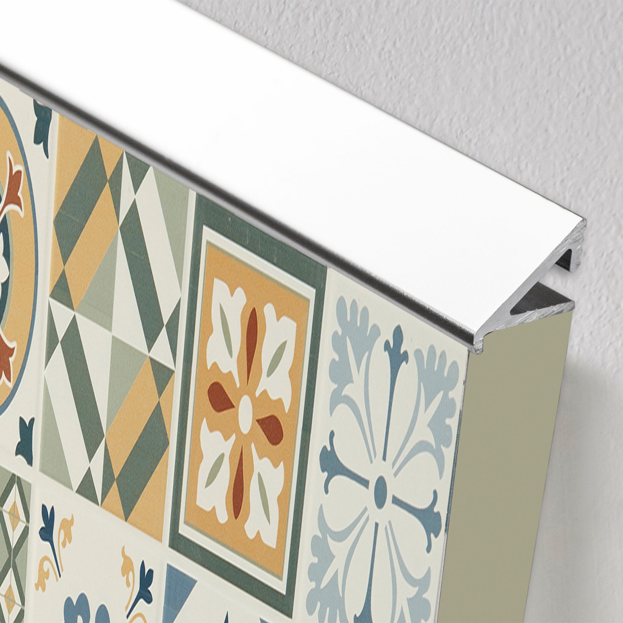 Homelux Polished Silver effect 8mm Triangle Aluminium Tile trim