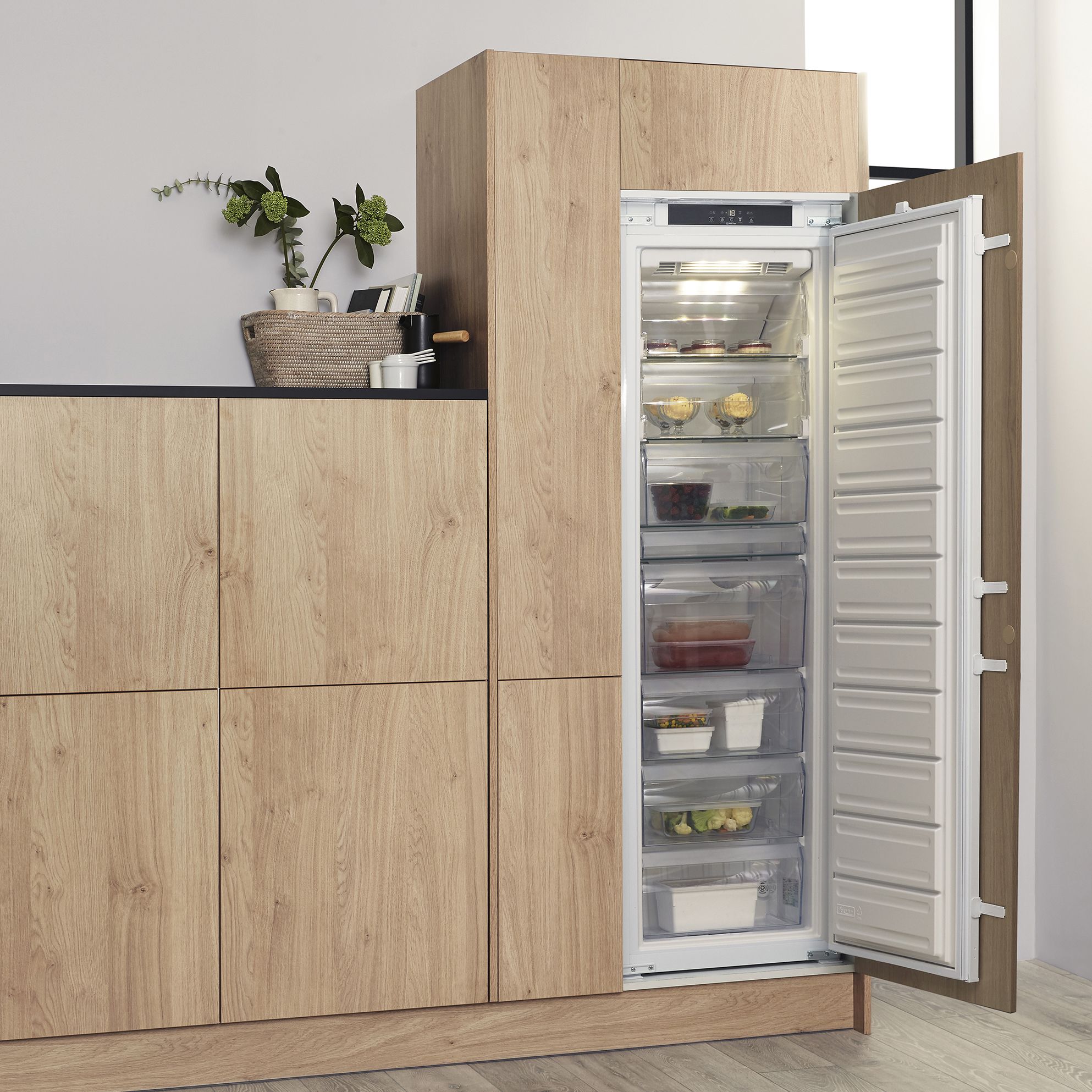 Hotpoint HF1801EF1UK Integrated Frost free Freezer - Gloss white