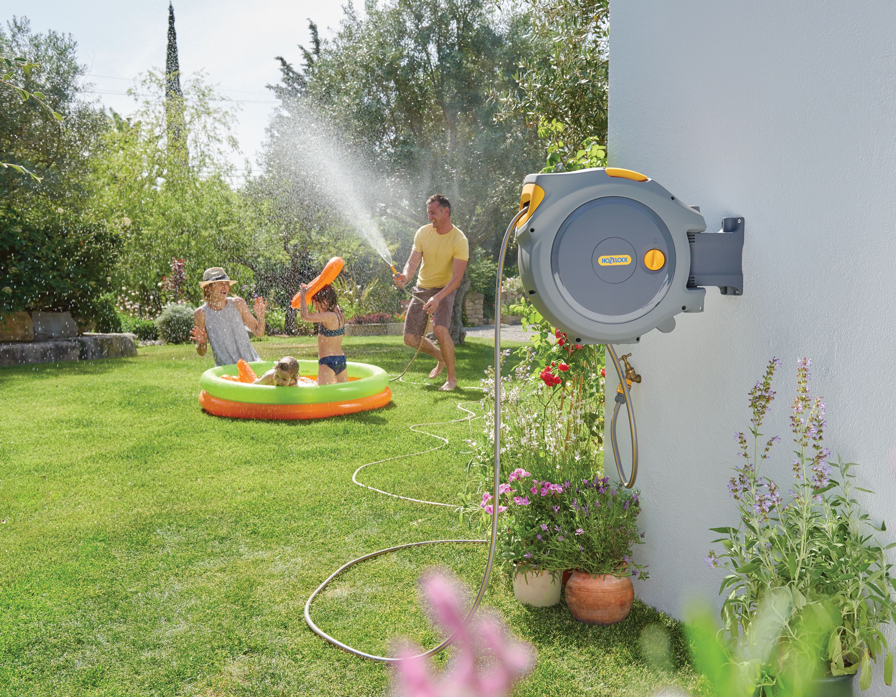 Hose Reel, Wall Mounted Garden Hose Box - Hose Reel with Automatic  Retraction & Wall Bracket for Watering Washing Cars Showering Pets :  : Patio, Lawn & Garden