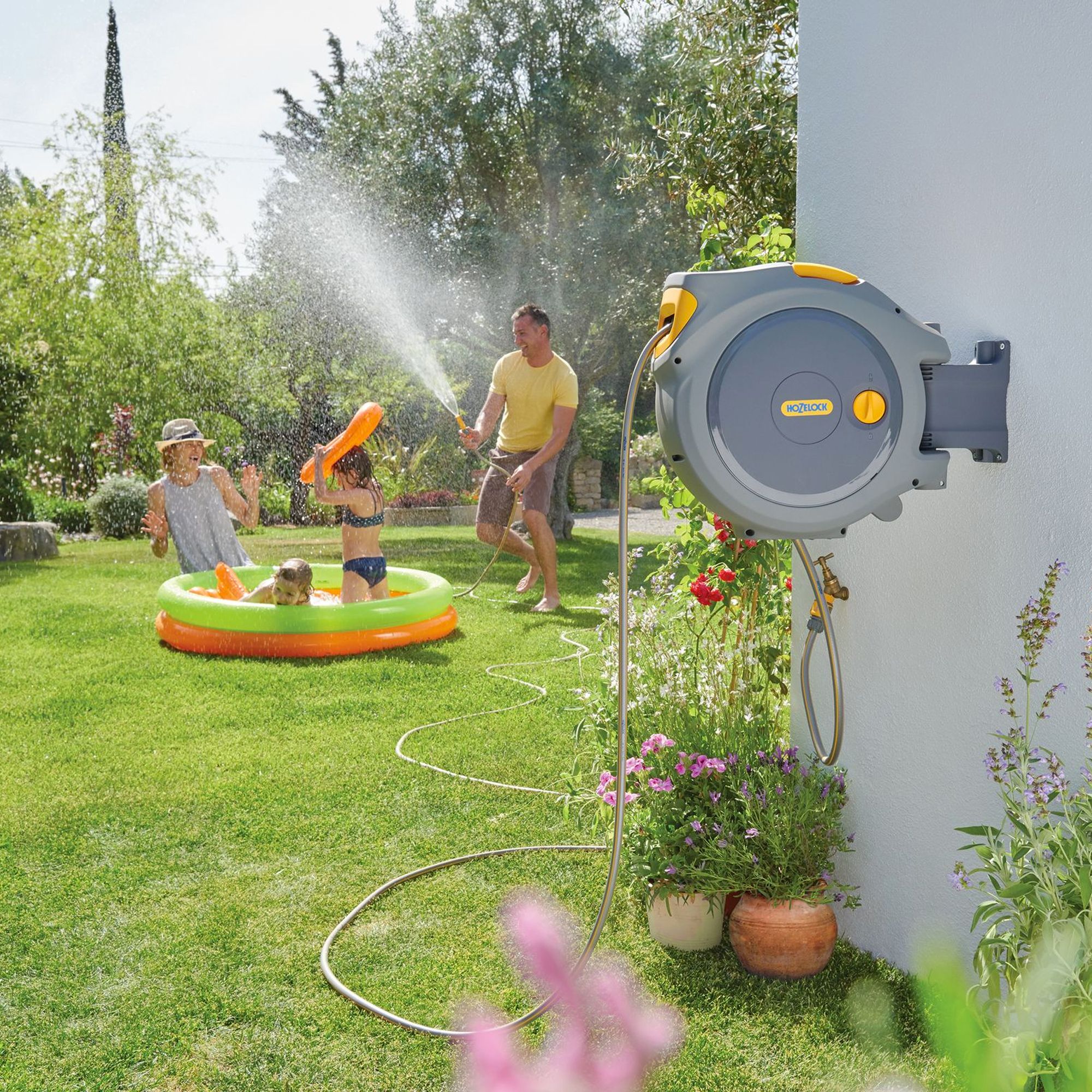 Hozelock Auto Reel 40M,30M,20M,10M, Wall Mounted Retractable Garden Hose  Reel, the Hose That Puts Itself Away. -  Canada