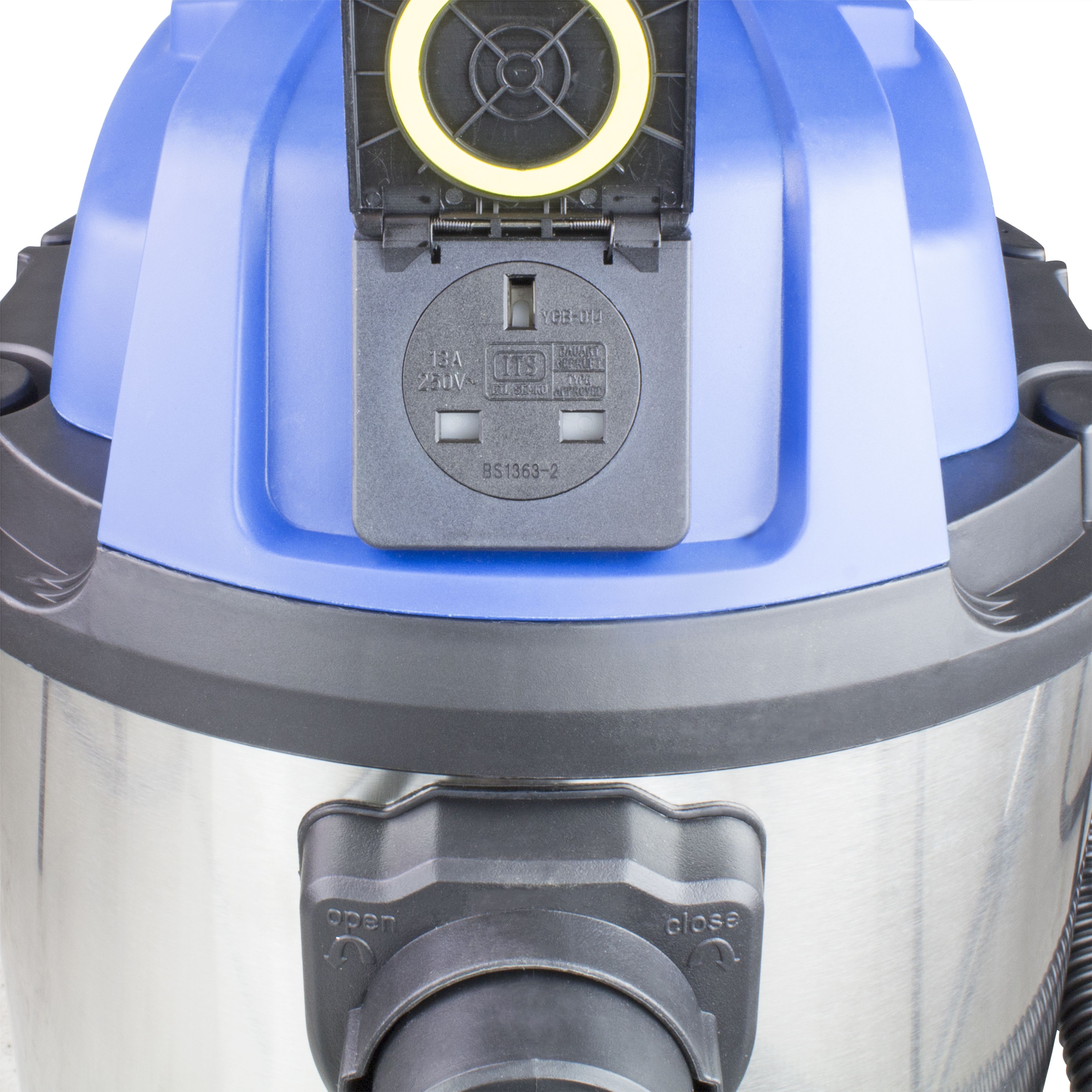 Hyundai HYVI3014 Corded Wet & dry vacuum, 30L