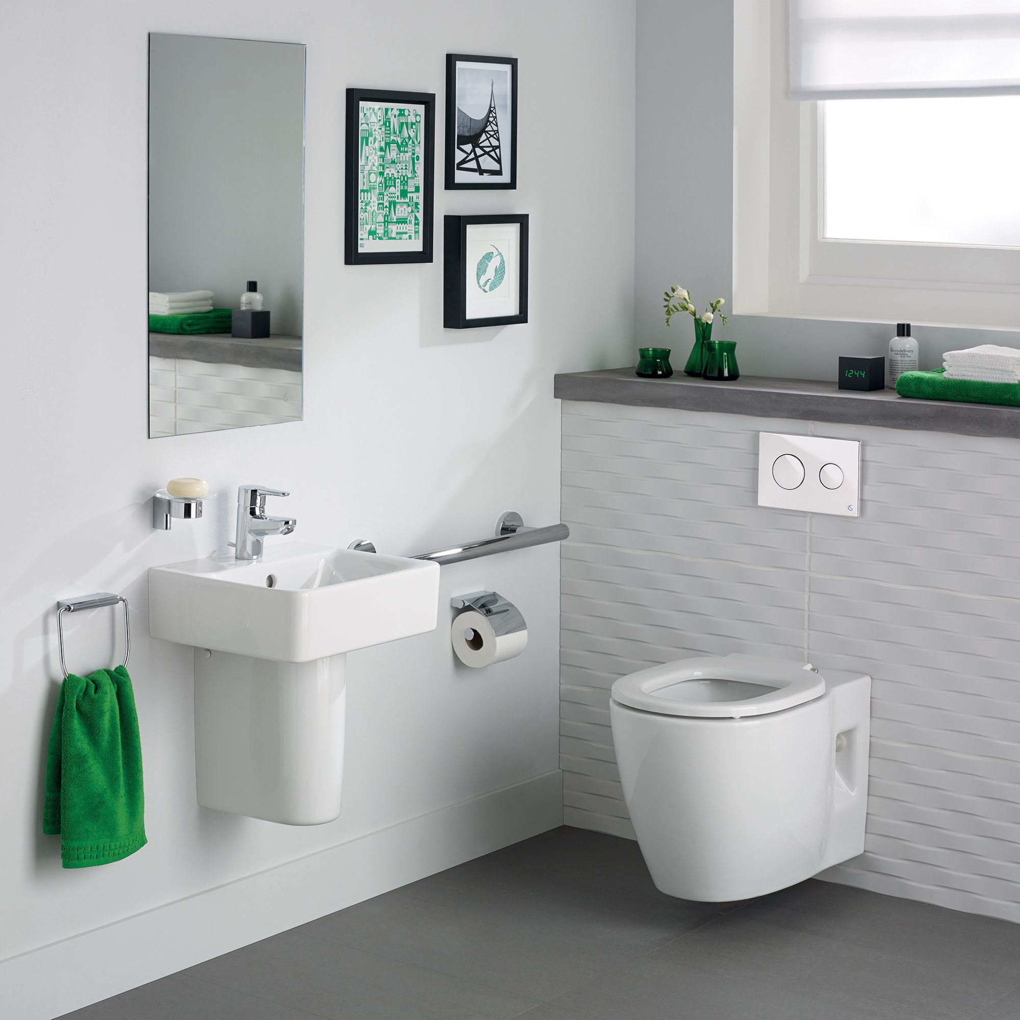 https://media.diy.com/is/image/Kingfisher/ideal-standard-concept-freedom-comfort-height-white-boxed-rim-wall-hung-round-toilet-pan~5017830466925_03i_bq?$MOB_PREV$&$width=618&$height=618