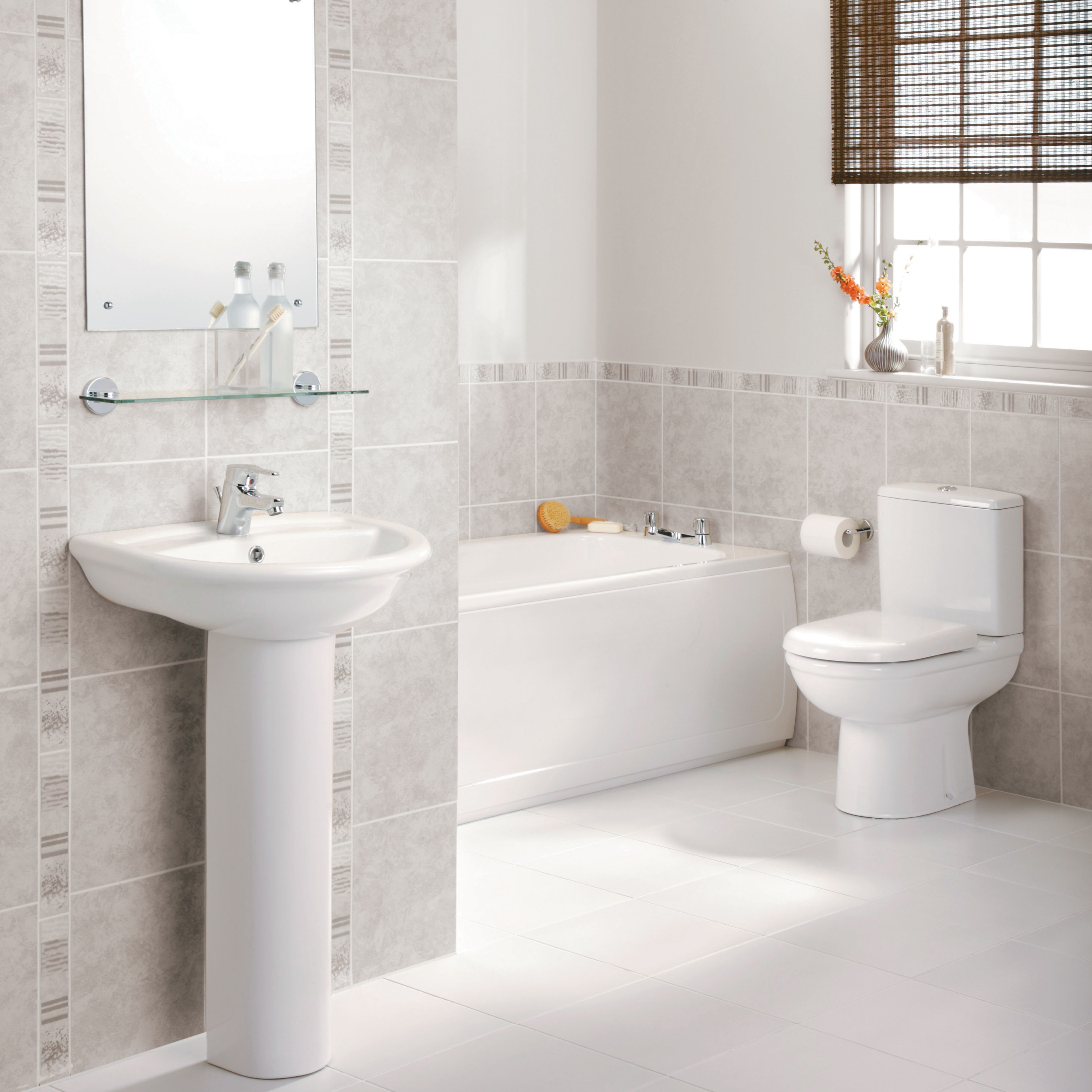 Ideal Standard Della White Close-coupled Toilet with Soft close seat