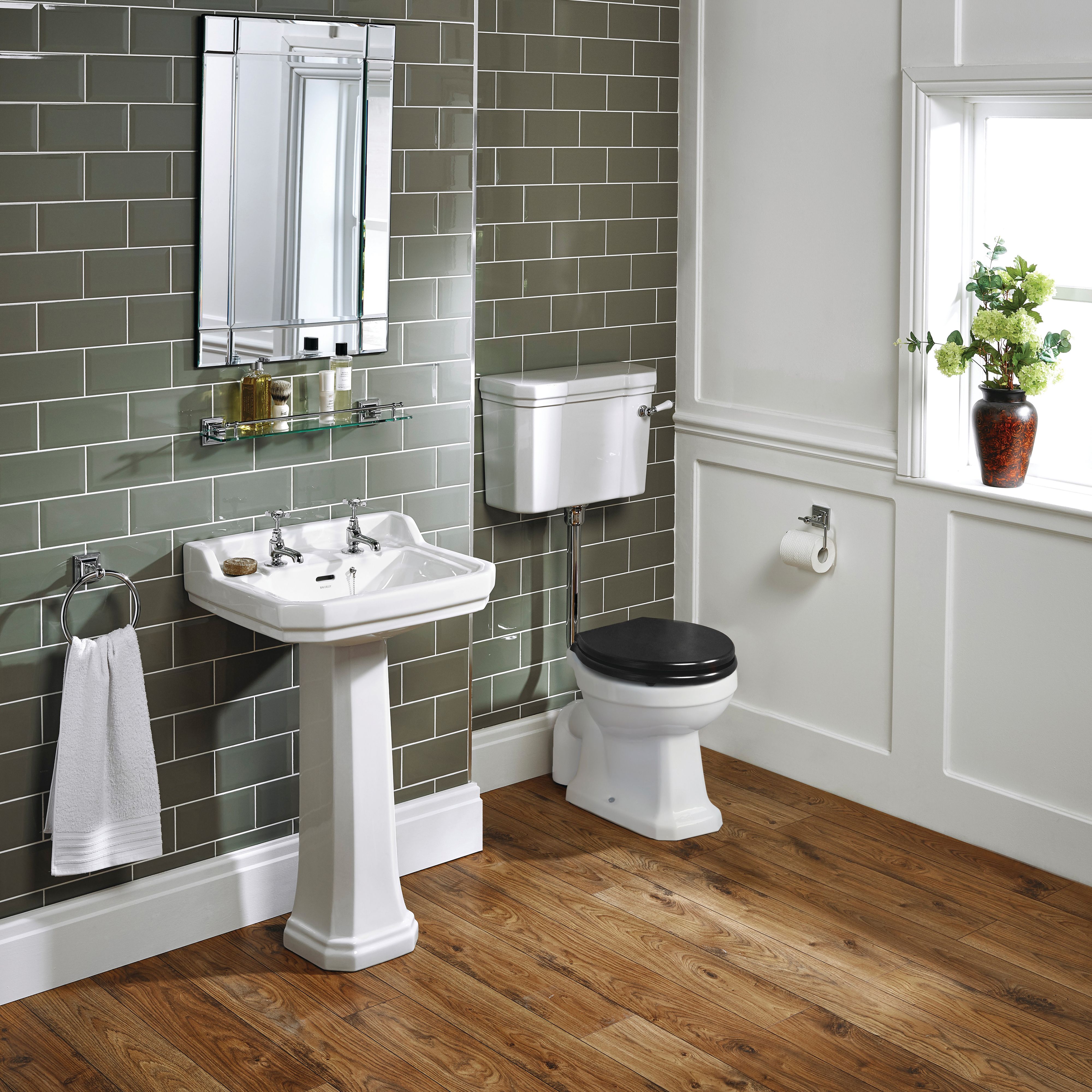 Ideal Standard Waverley Low Level White Boxed rim High-low Toilet & cistern with Black Standard close seat & Low level cistern