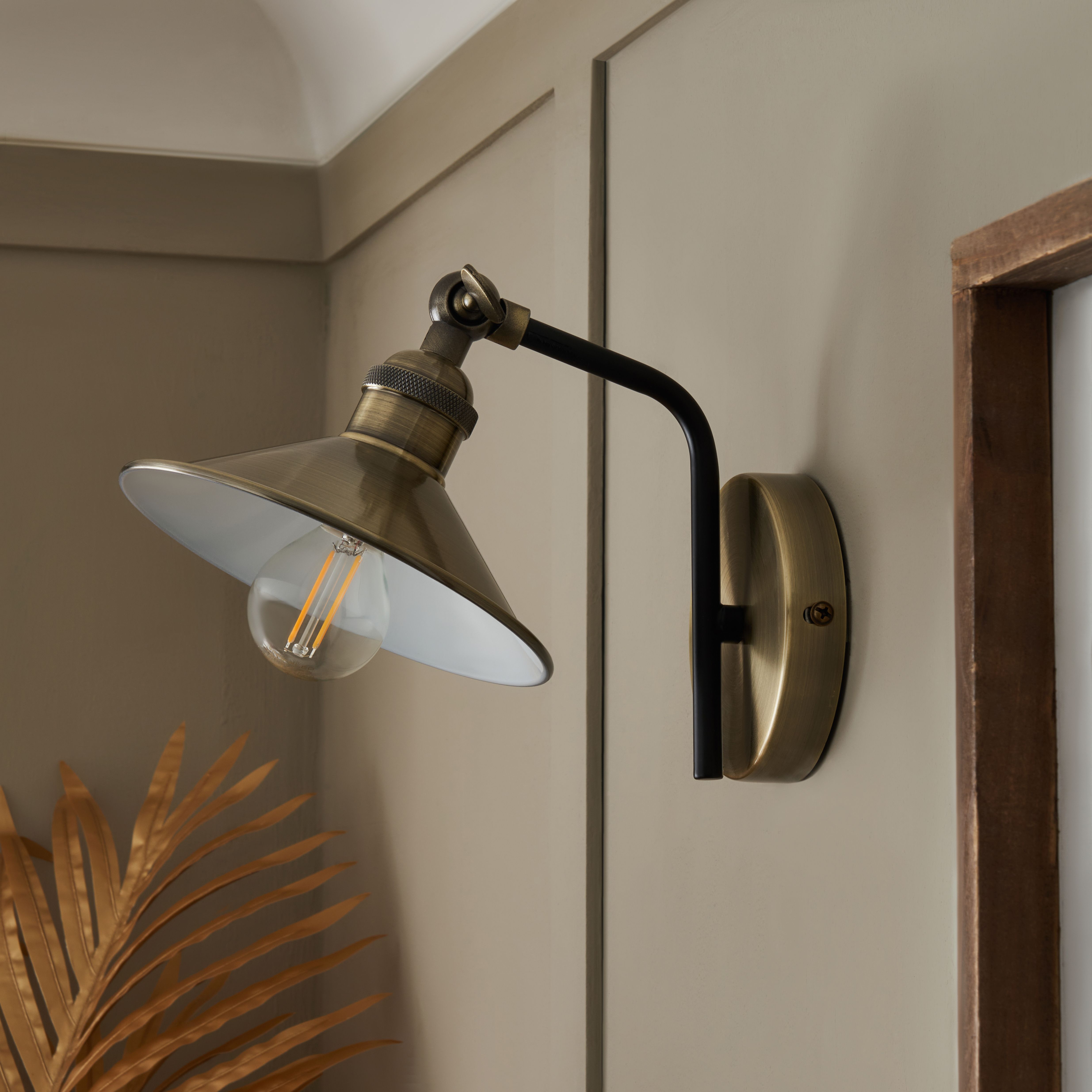 Inlight Bureau Satin Nickel Wired LED Wall light