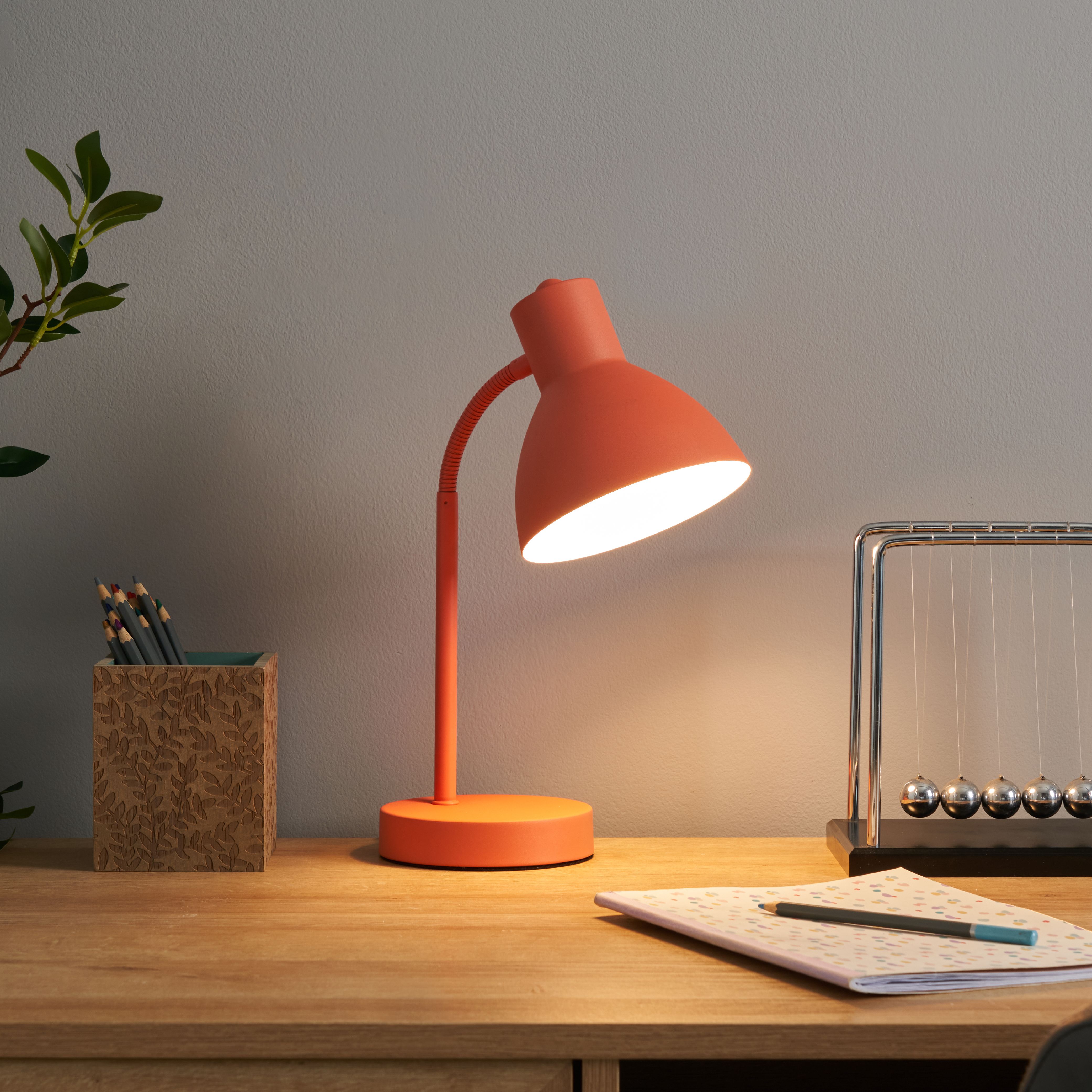 Inlight Tripp Plain Matt Coral Desk lamp