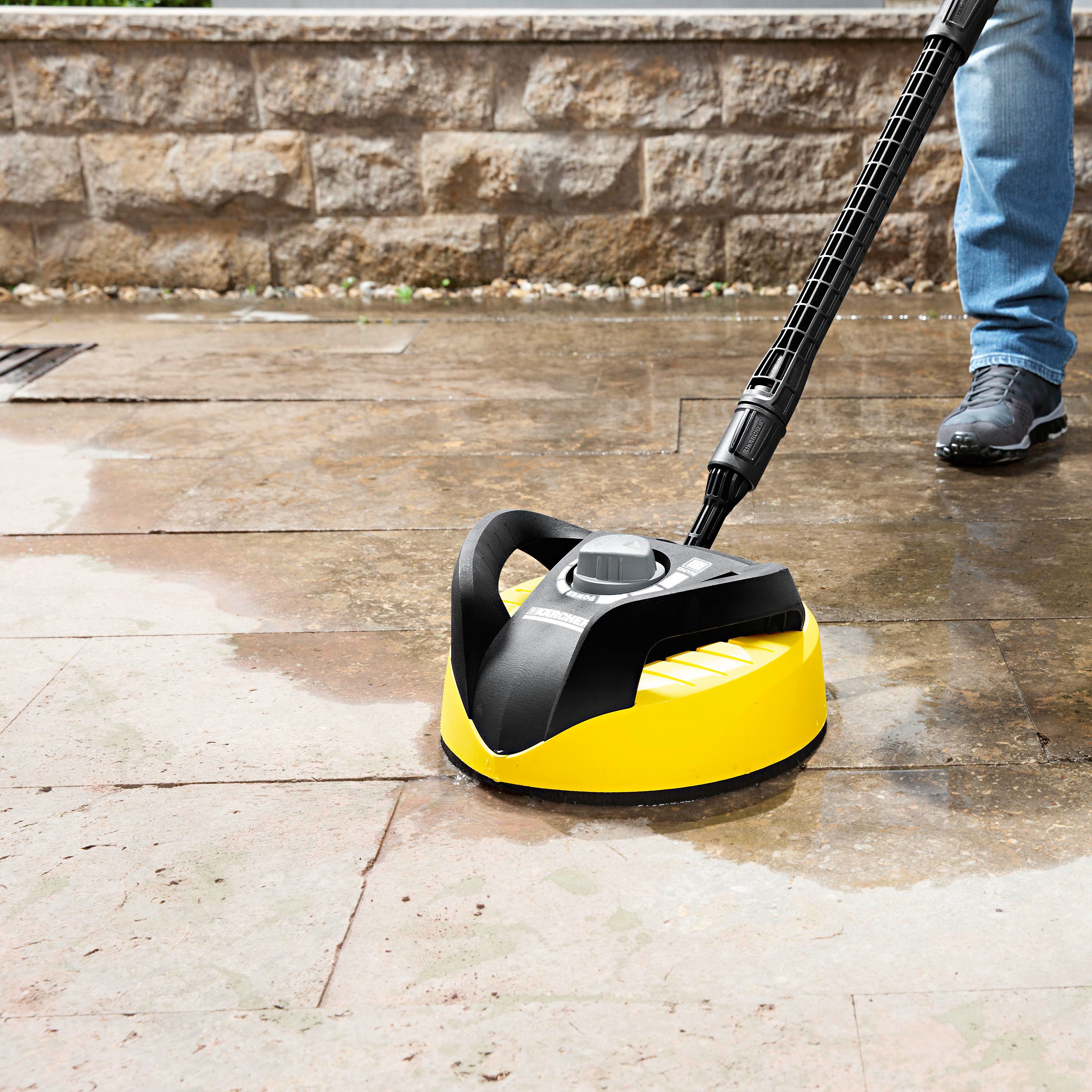 Power washer with patio outlet cleaner