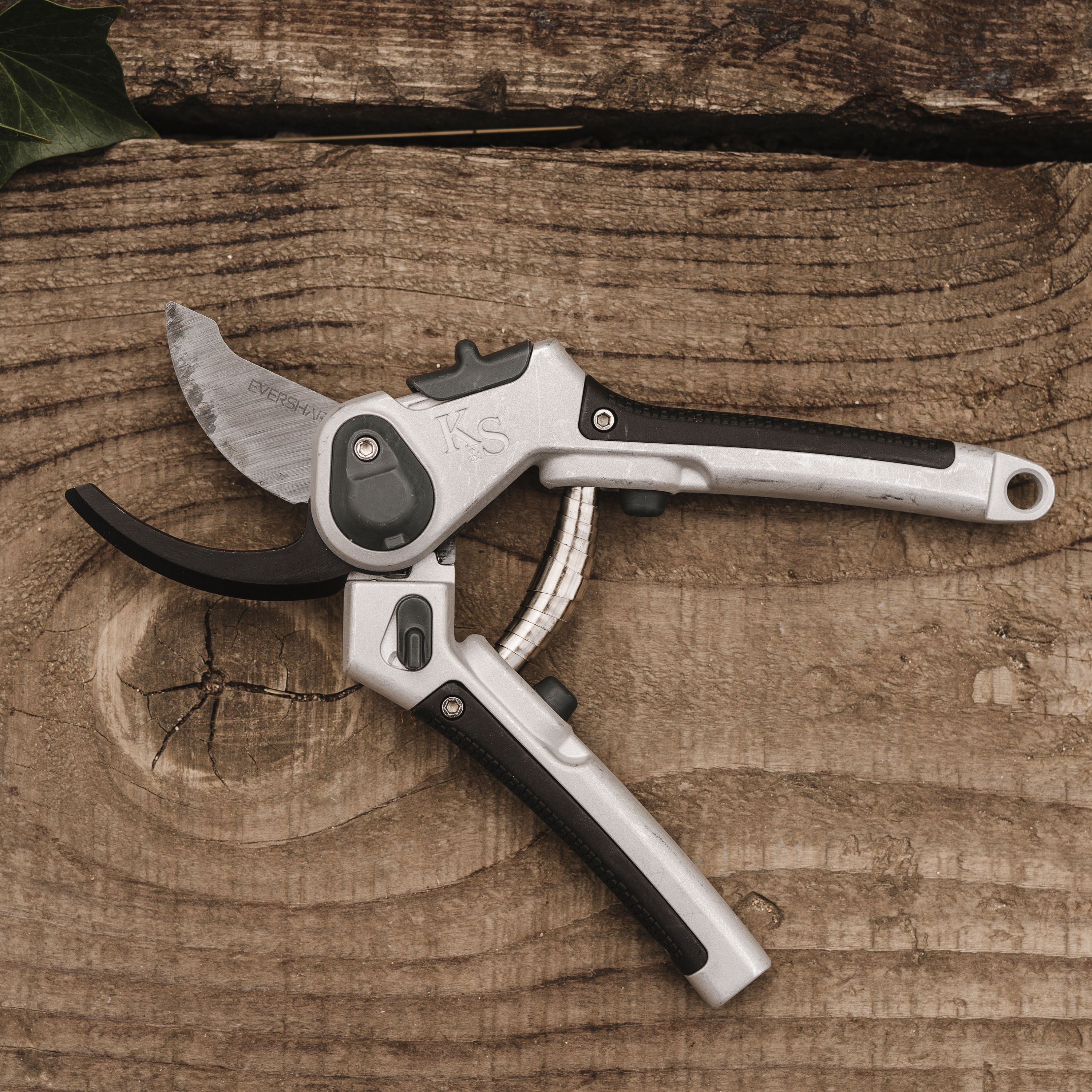 Kent & Stowe Garden Cutting Grey & Black Bypass Secateurs (H) 266mm x (W) 180mm
