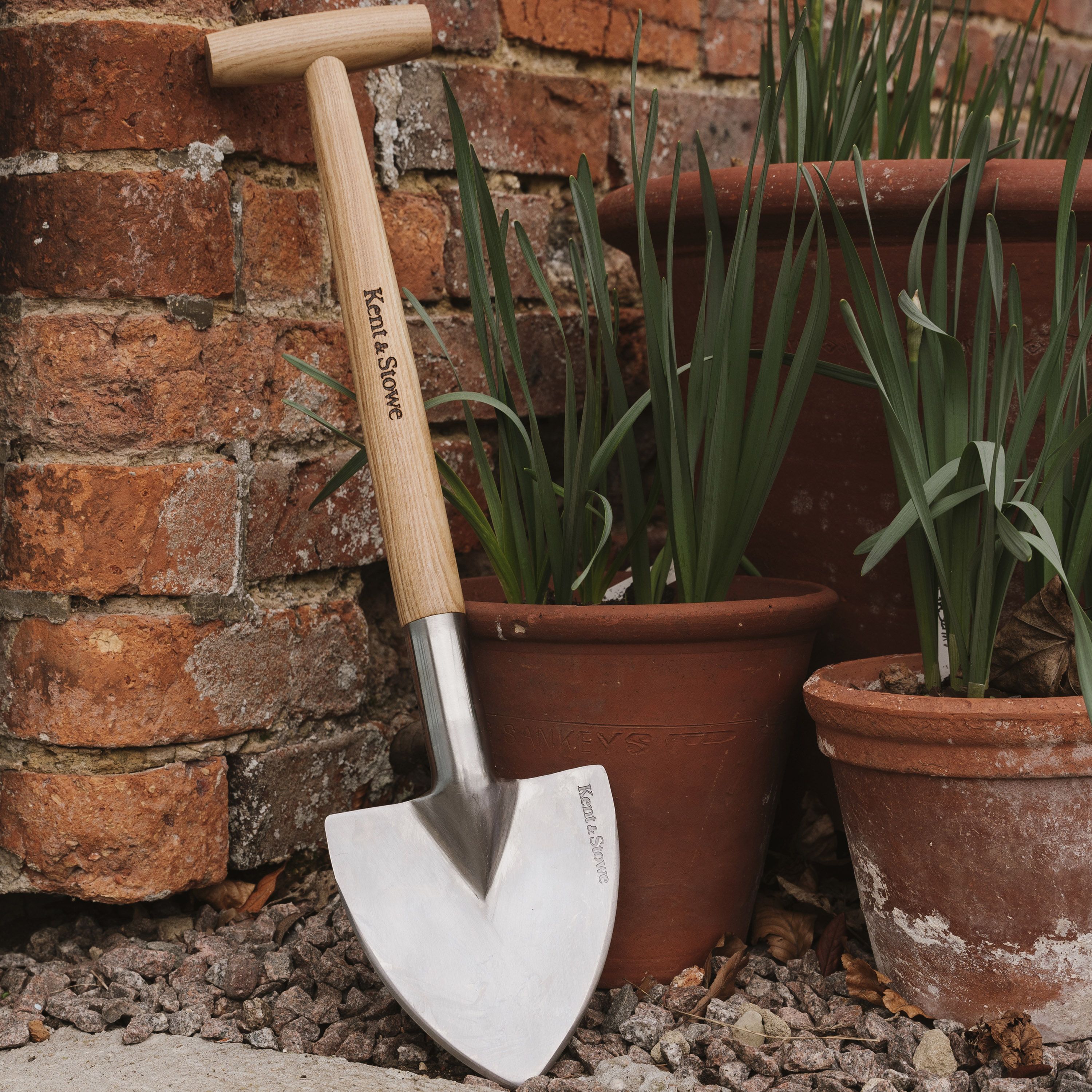 Kent & Stowe Garden Digging Tools Metal Pointed Border Spade (L) 540mm x (W) 136mm