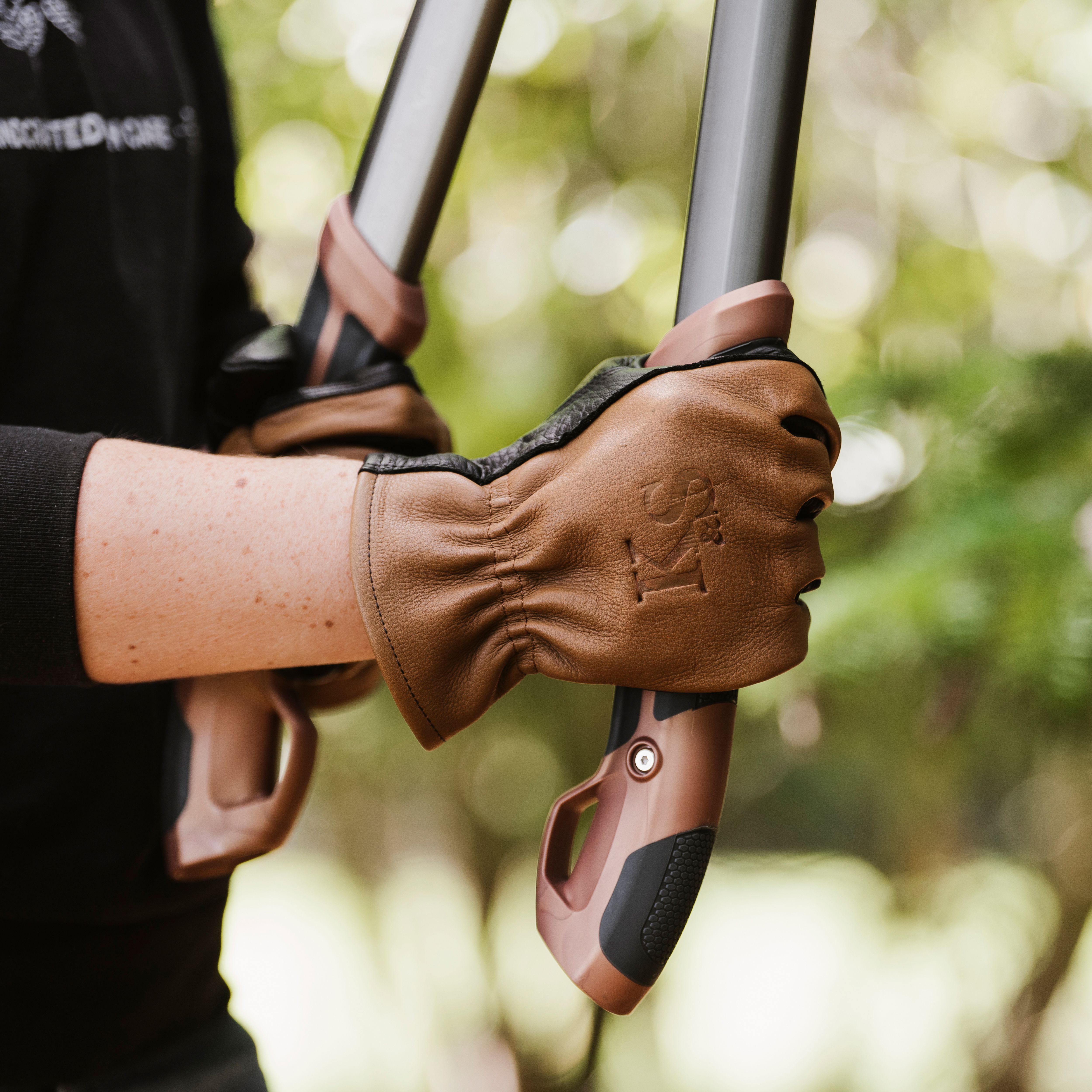 Kent & Stowe SureFit Leather Tan & black Gardening gloves Medium, Pair