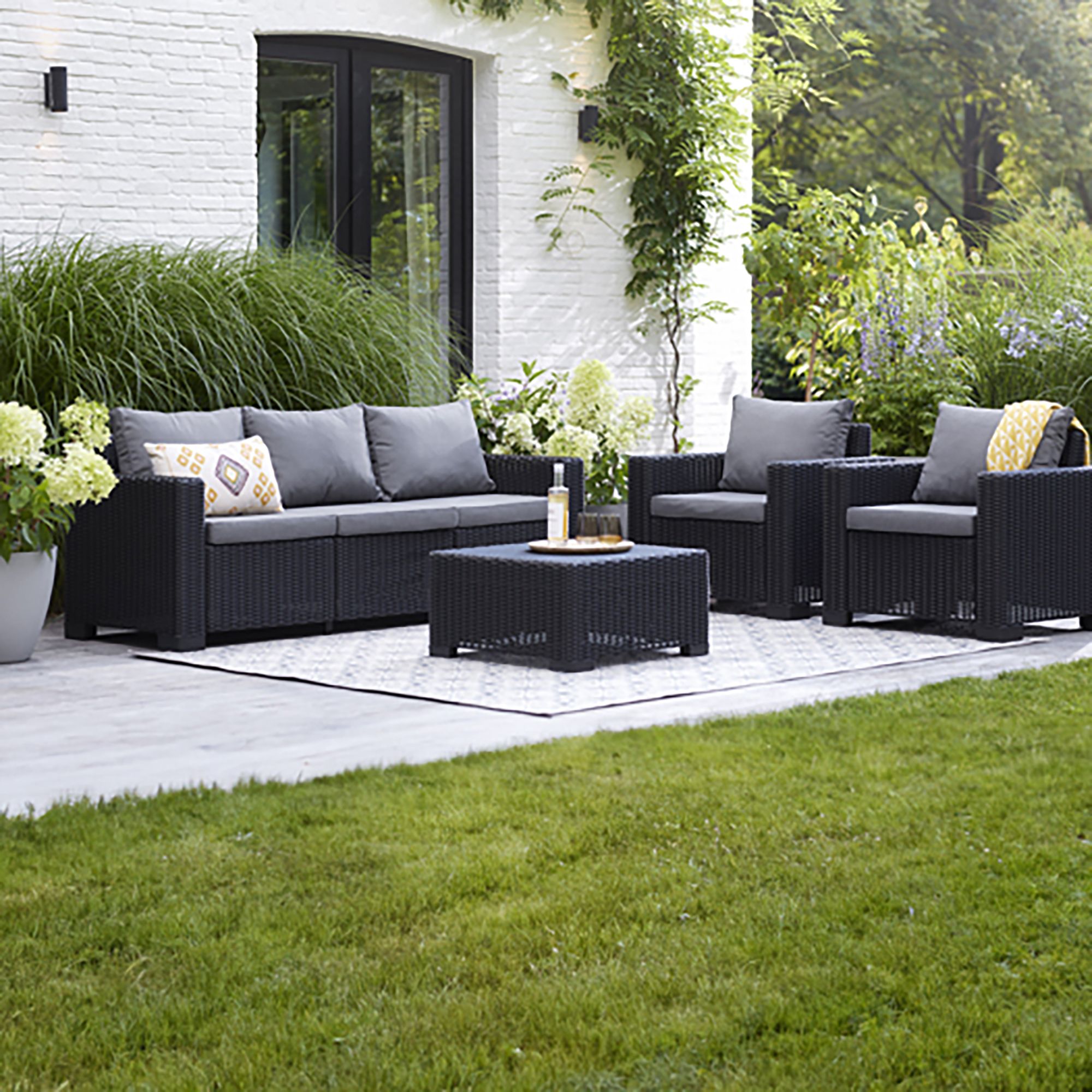 Keter California Graphite 5 Seater Garden furniture set with Coffee table