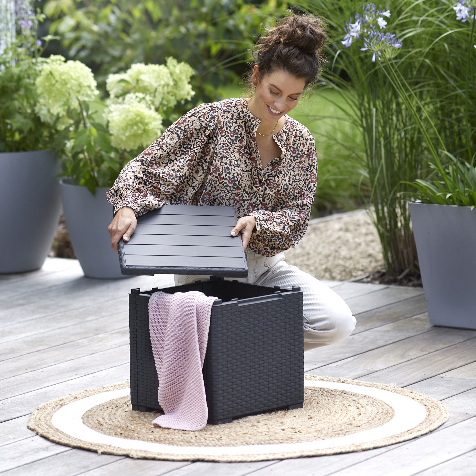 Small outdoor storage box discount