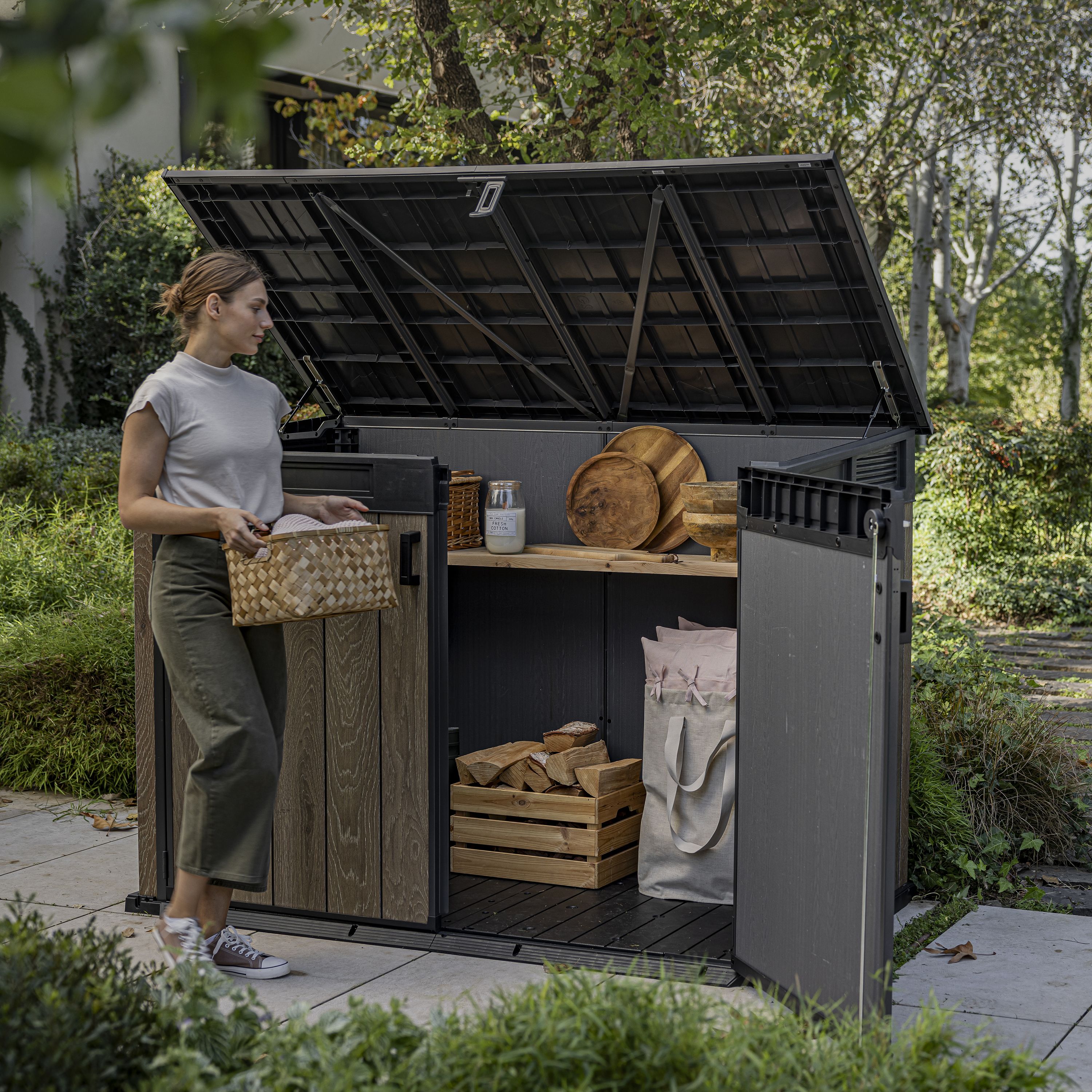 Keter Signature Decocoat 2020L Resin 6x3ft Garden storage - Walnut
