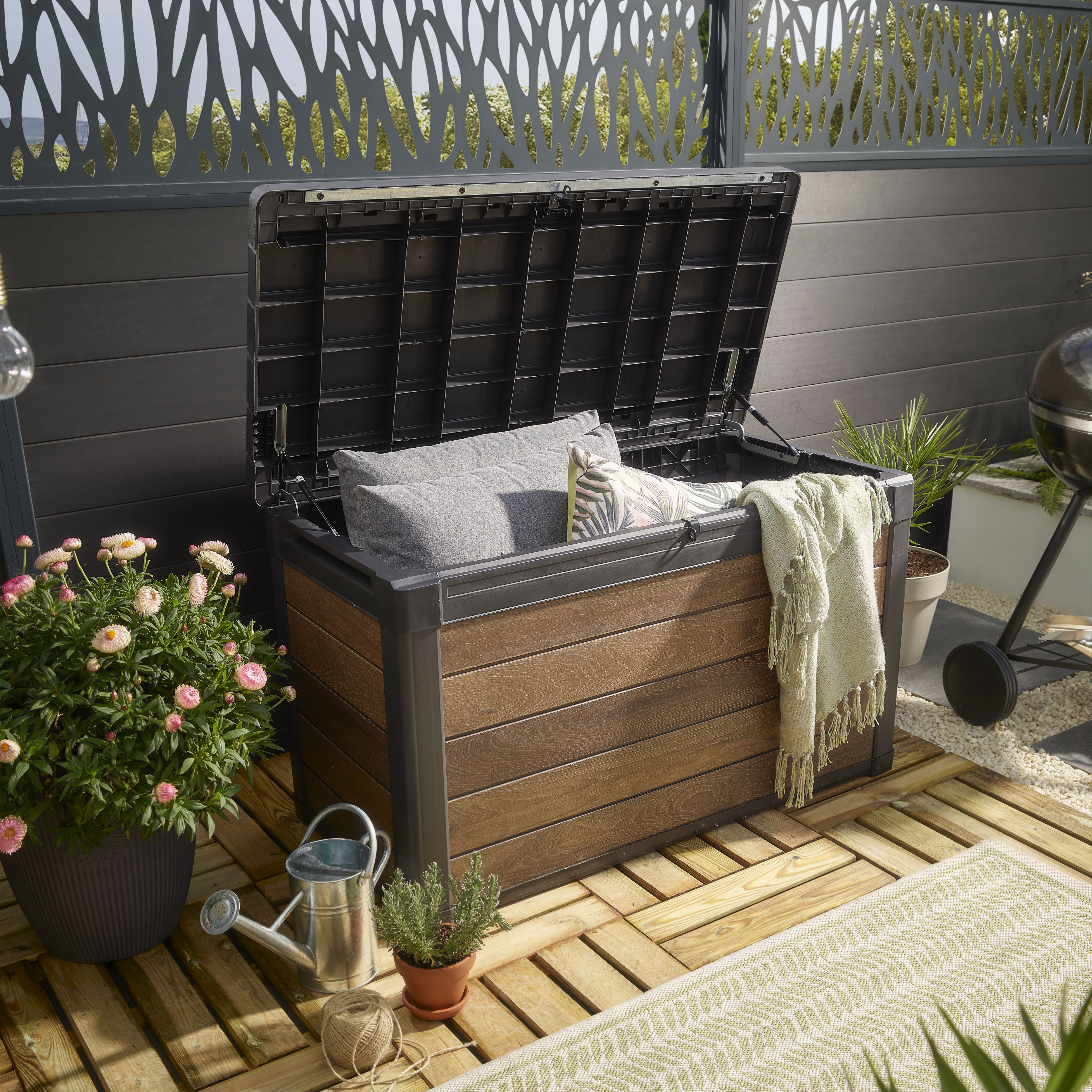 Keter Signature Decocoat 380L Resin 4.03x2x2.3ft Garden storage box - Walnut