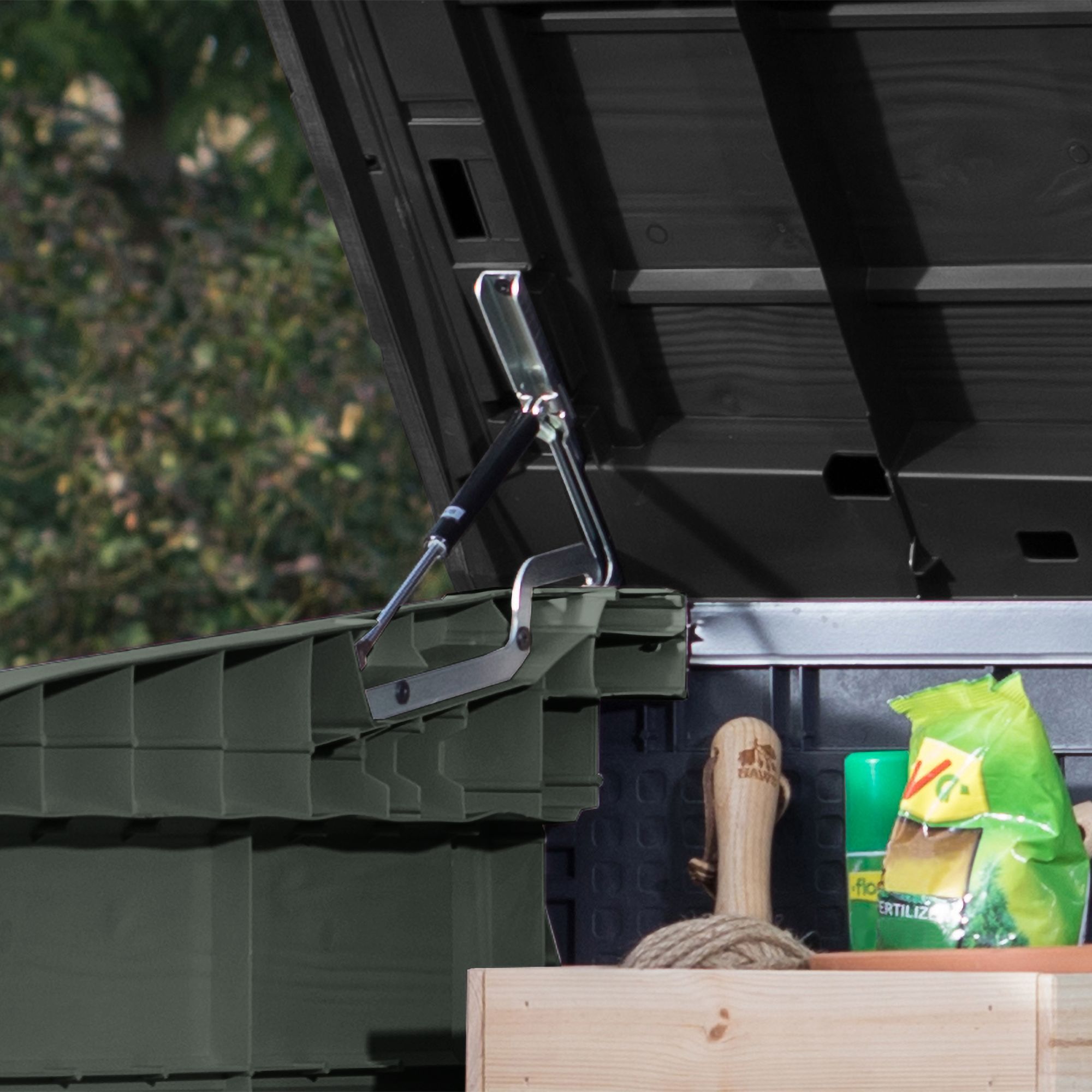 Keter Store it out Max 1200L Resin Bin storage - Green