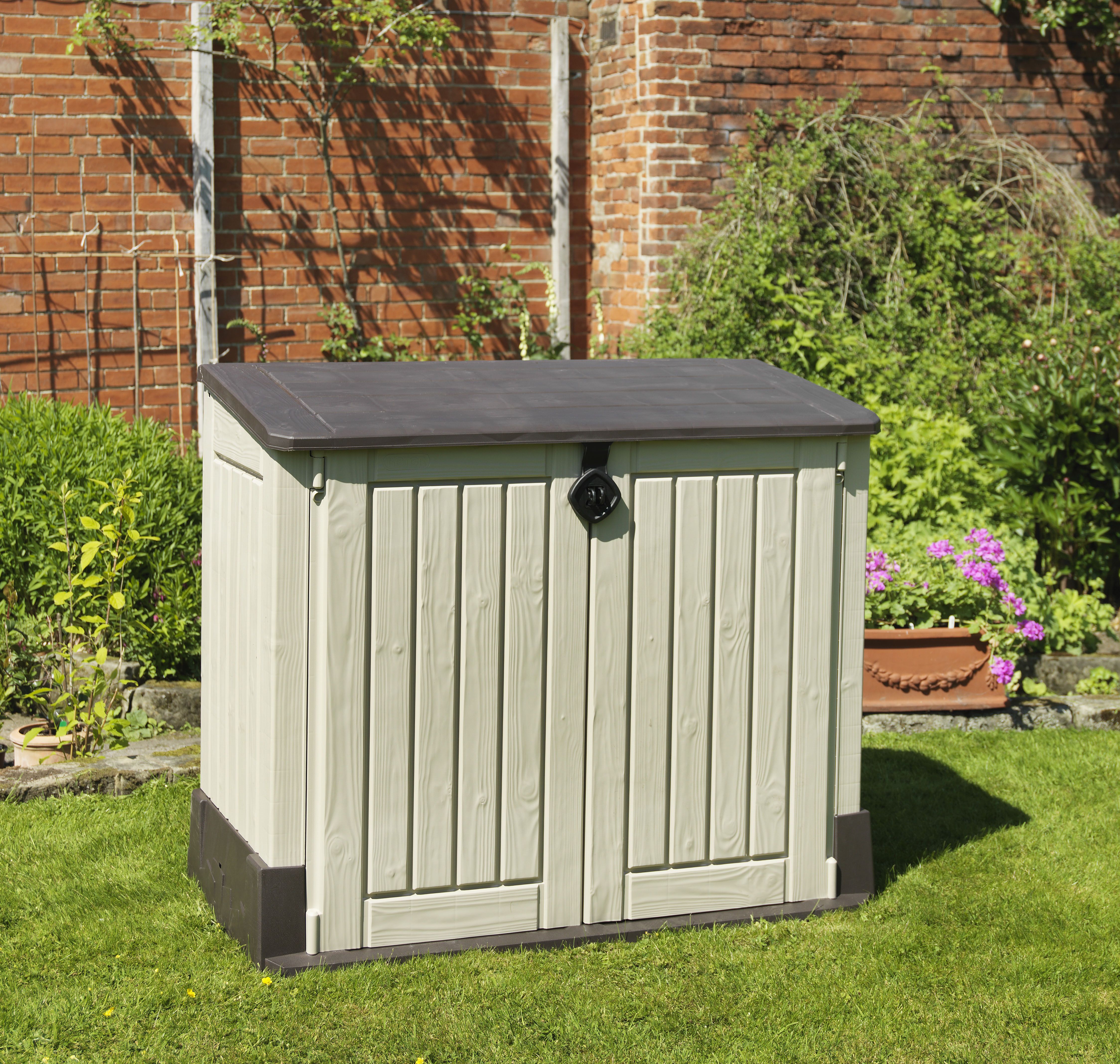 Keter playhouse b&q hotsell