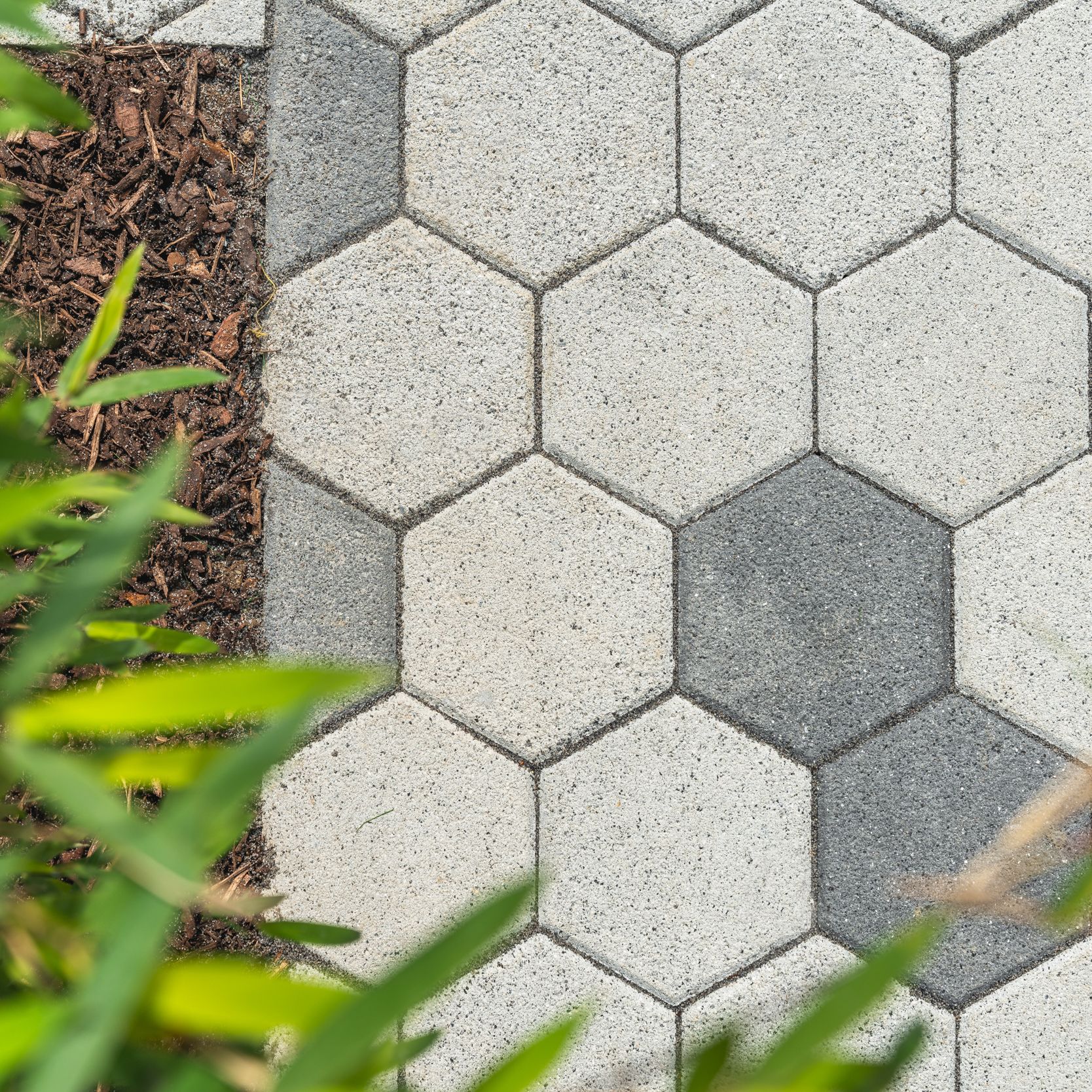 Kilsaran Hexo Black Granite Sett (L)200mm