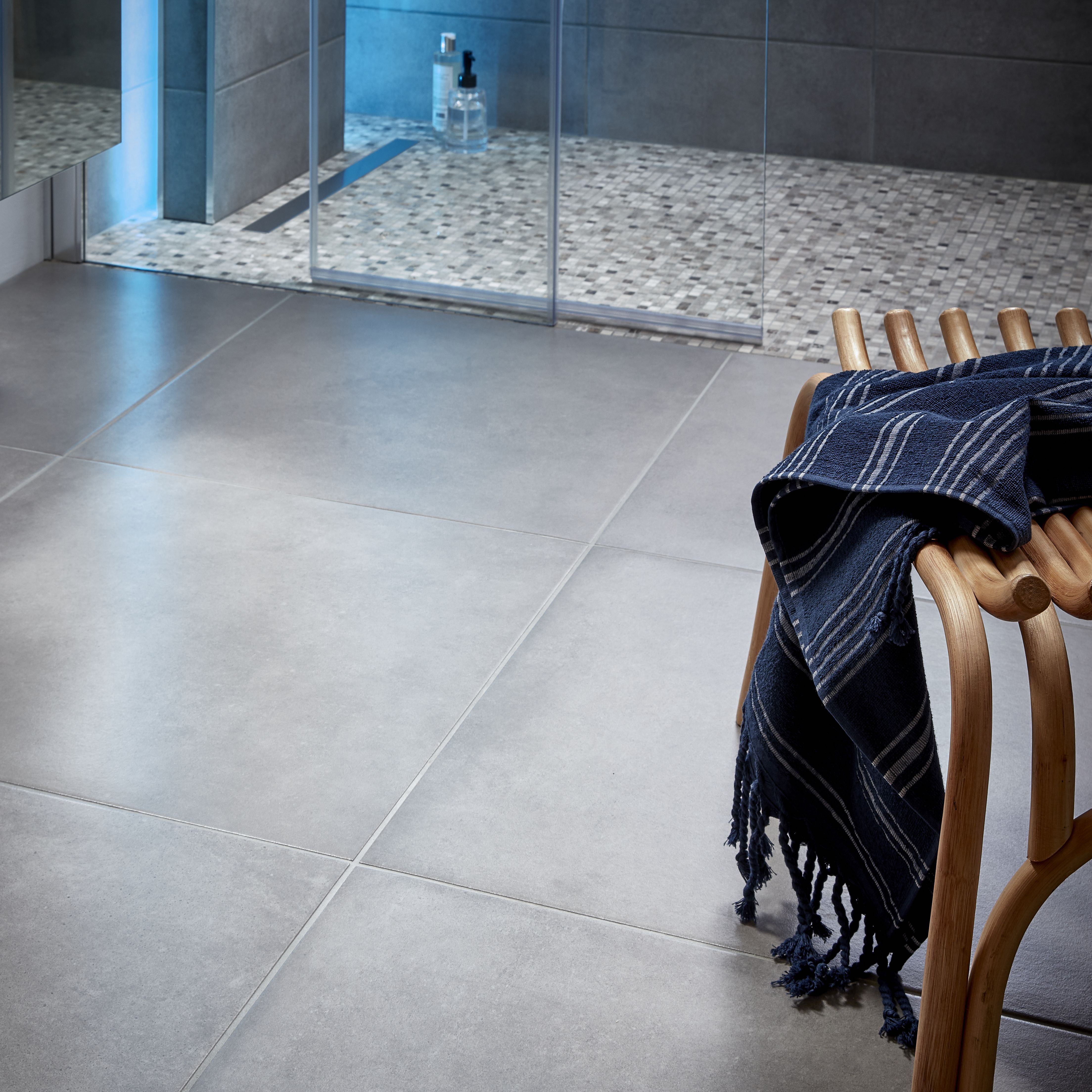 Konkrete Grey Matt Concrete effect Porcelain Indoor Wall & floor tile, Pack of 4, (L)616mm (W)616mm