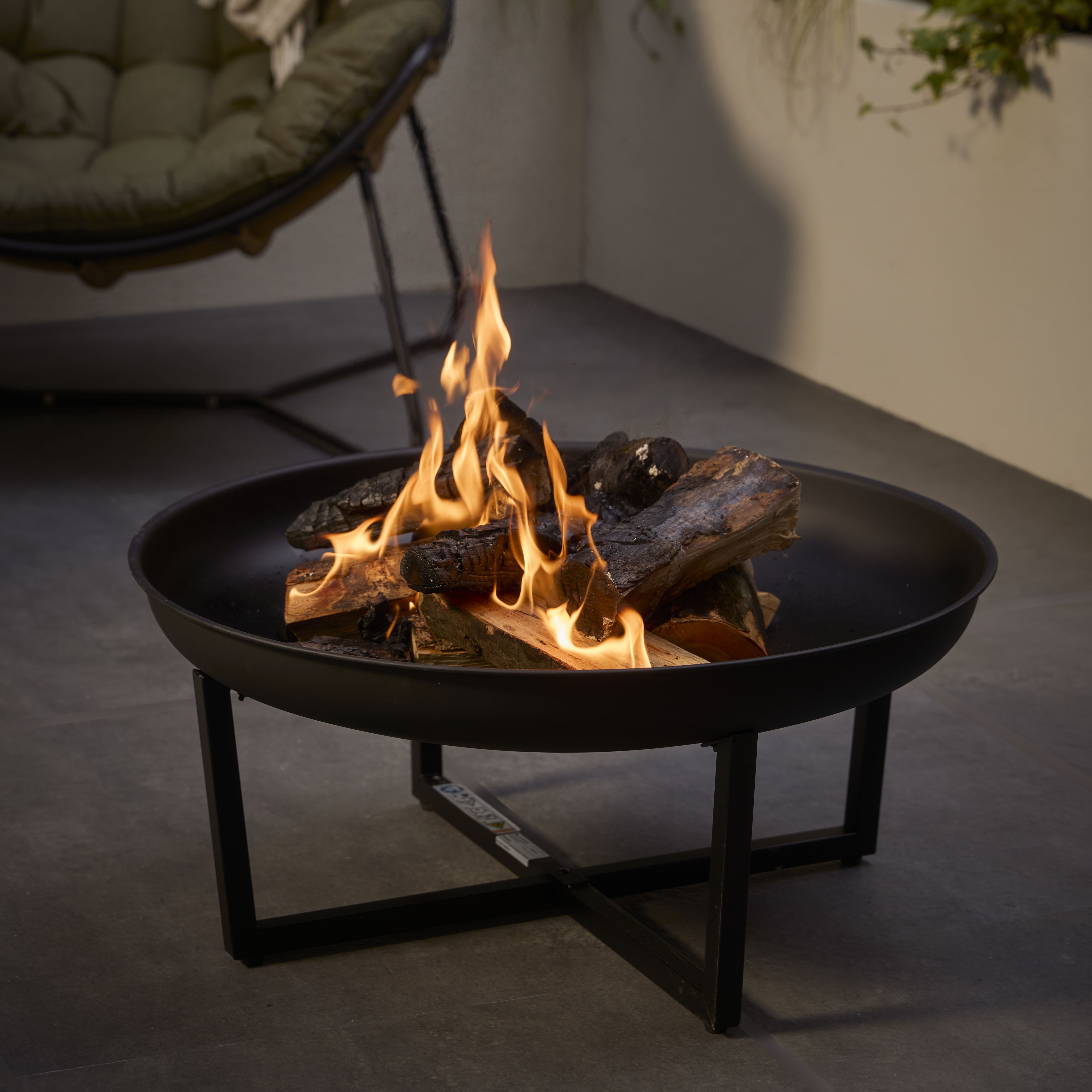 La Hacienda Brookdale Steel Matt Black Round Firepit