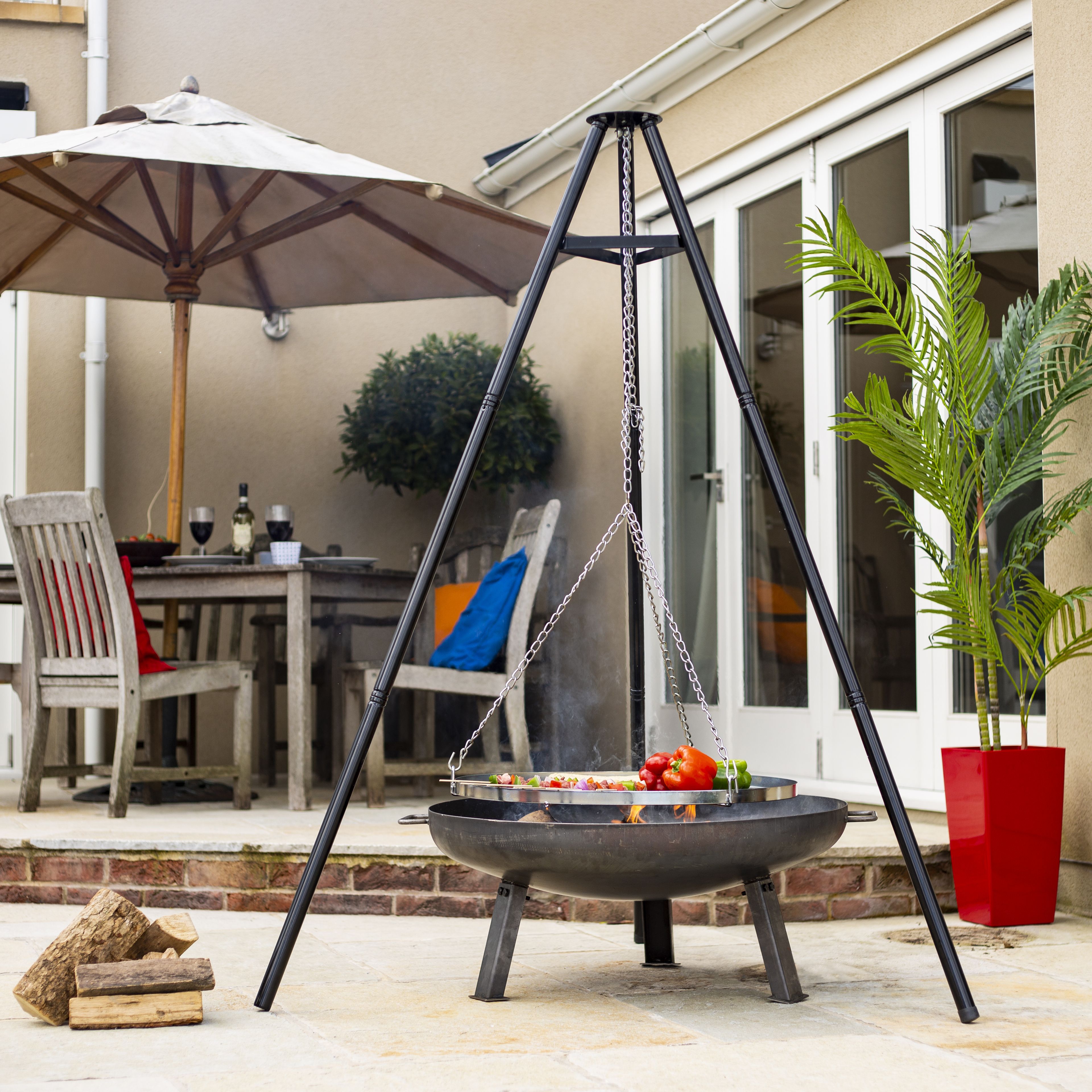 La Hacienda Tripod hanging grill