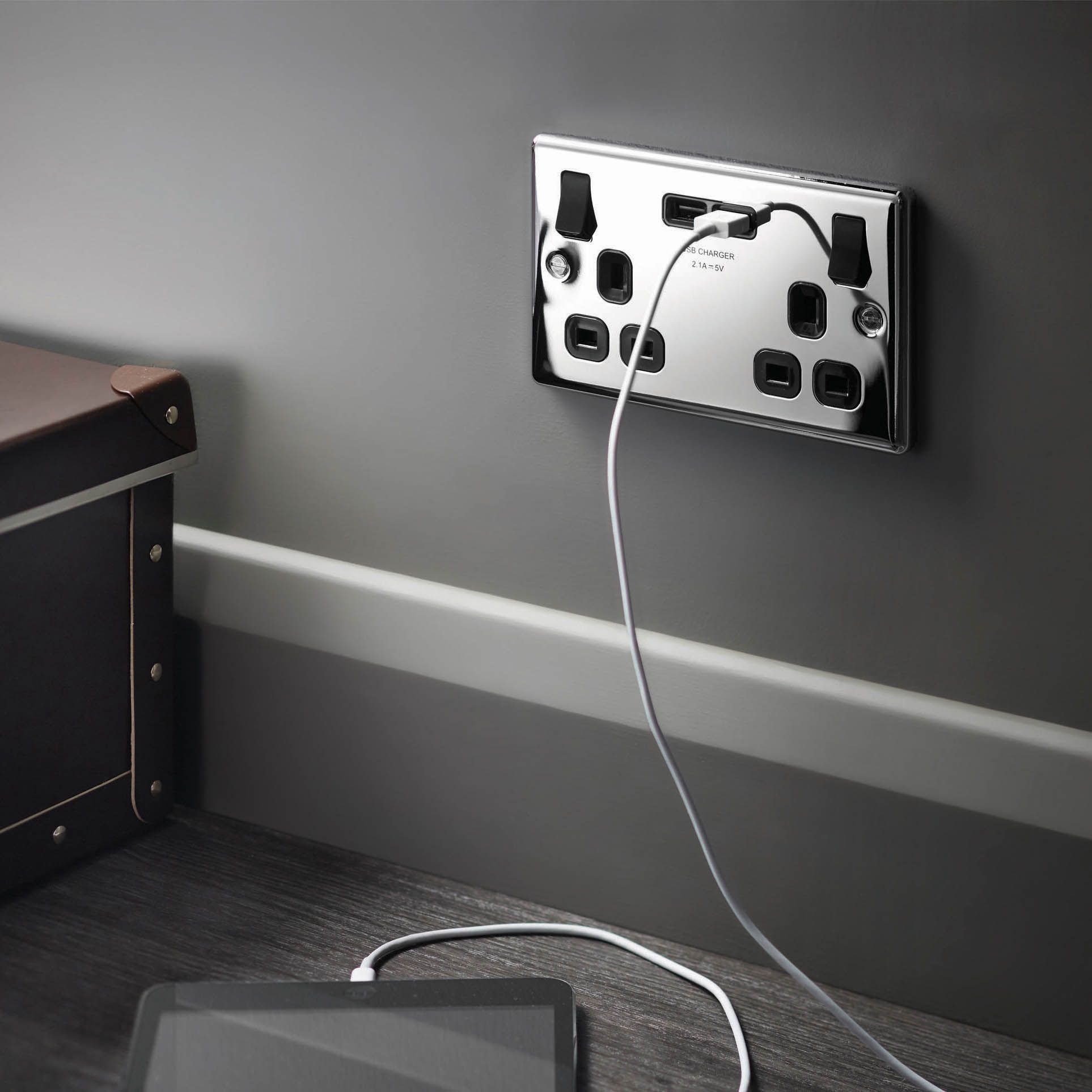 LAP Raised rounded Switched Socket with USB, x2 & Black inserts