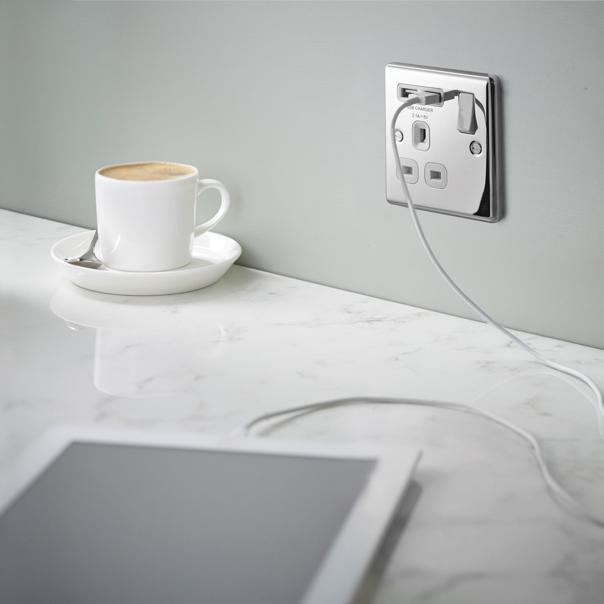 LAP Raised rounded Switched Socket with USB, x2 & White inserts