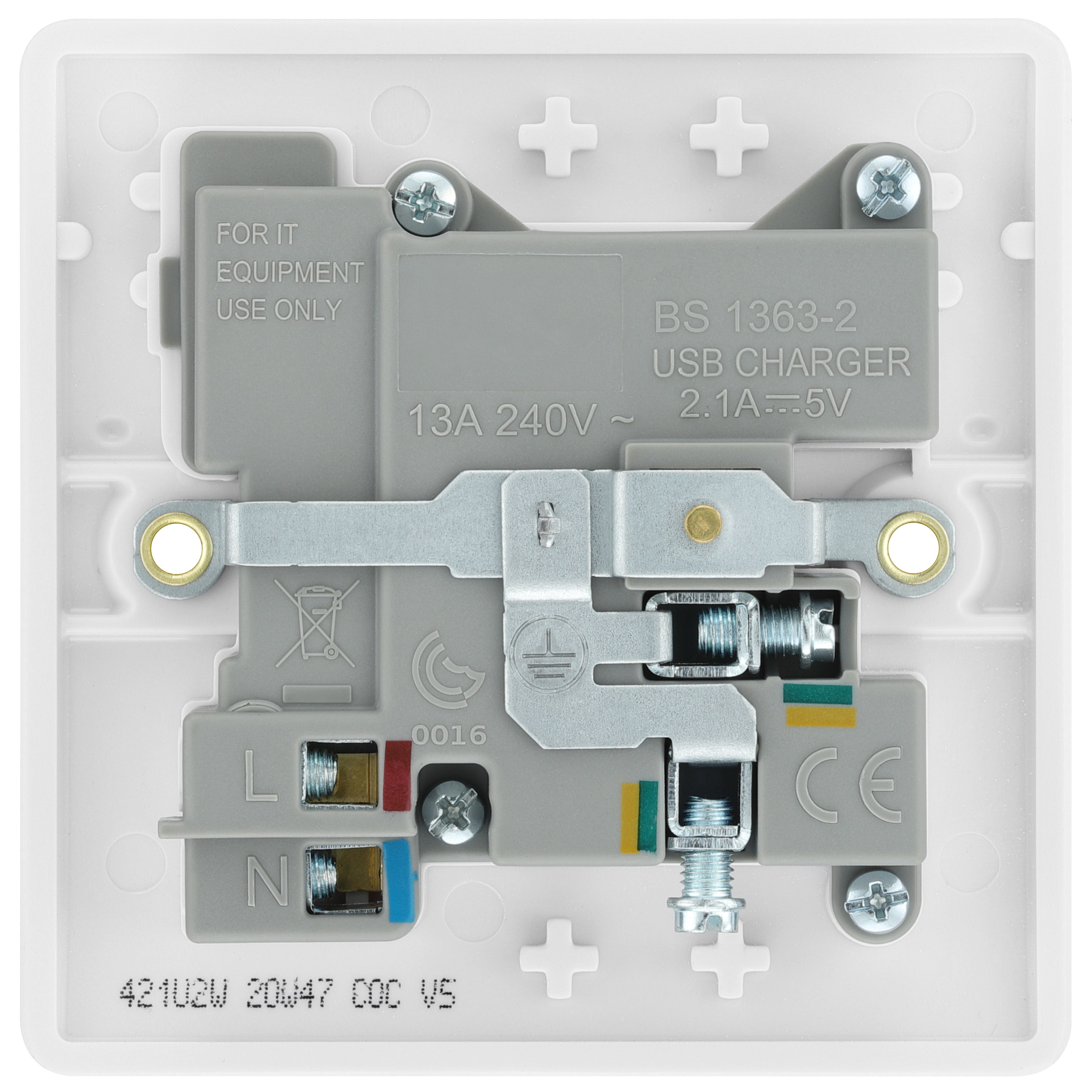 LAP  13A 2-Gang SP Switched Socket + 3.1A 15.5W 3-Outlet Type A USB Charger White - 4