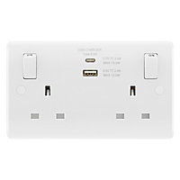 LAP White Double 13A Switched Socket with USB x2 4.2A & White inserts