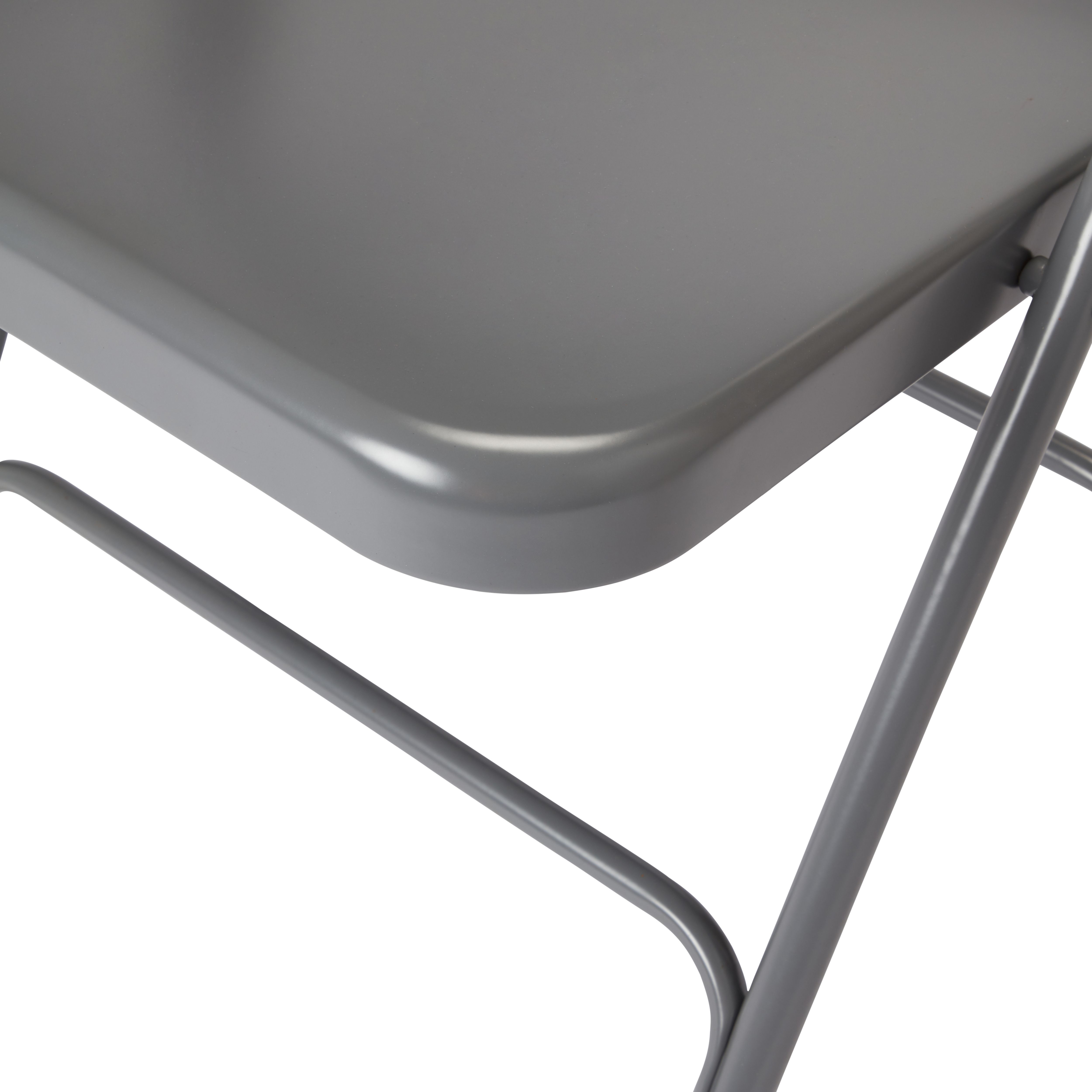 Makro plastic on sale folding tables