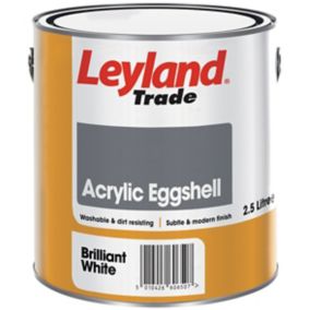Leyland Trade Brilliant white Eggshell Emulsion paint, 2.5L