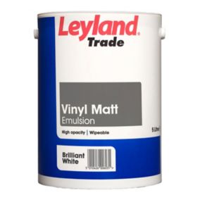 Leyland Trade Brilliant white Matt Emulsion paint, 5L
