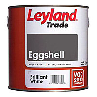 Leyland Trade Pure brilliant white Eggshell Metal & wood paint, 0.75L