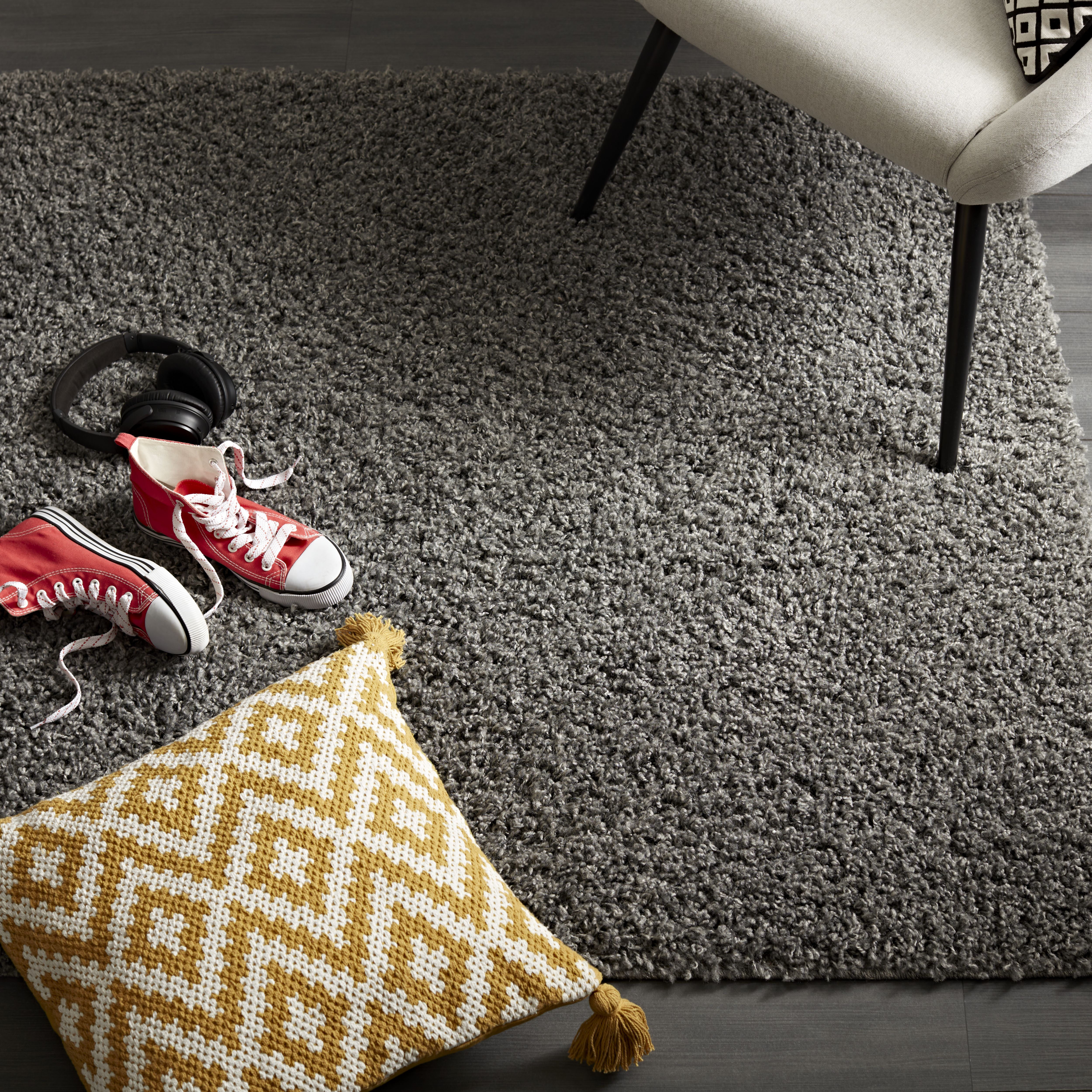 Lilia Dark grey Shaggy Medium Rug, (L)160cm x (W)120cm