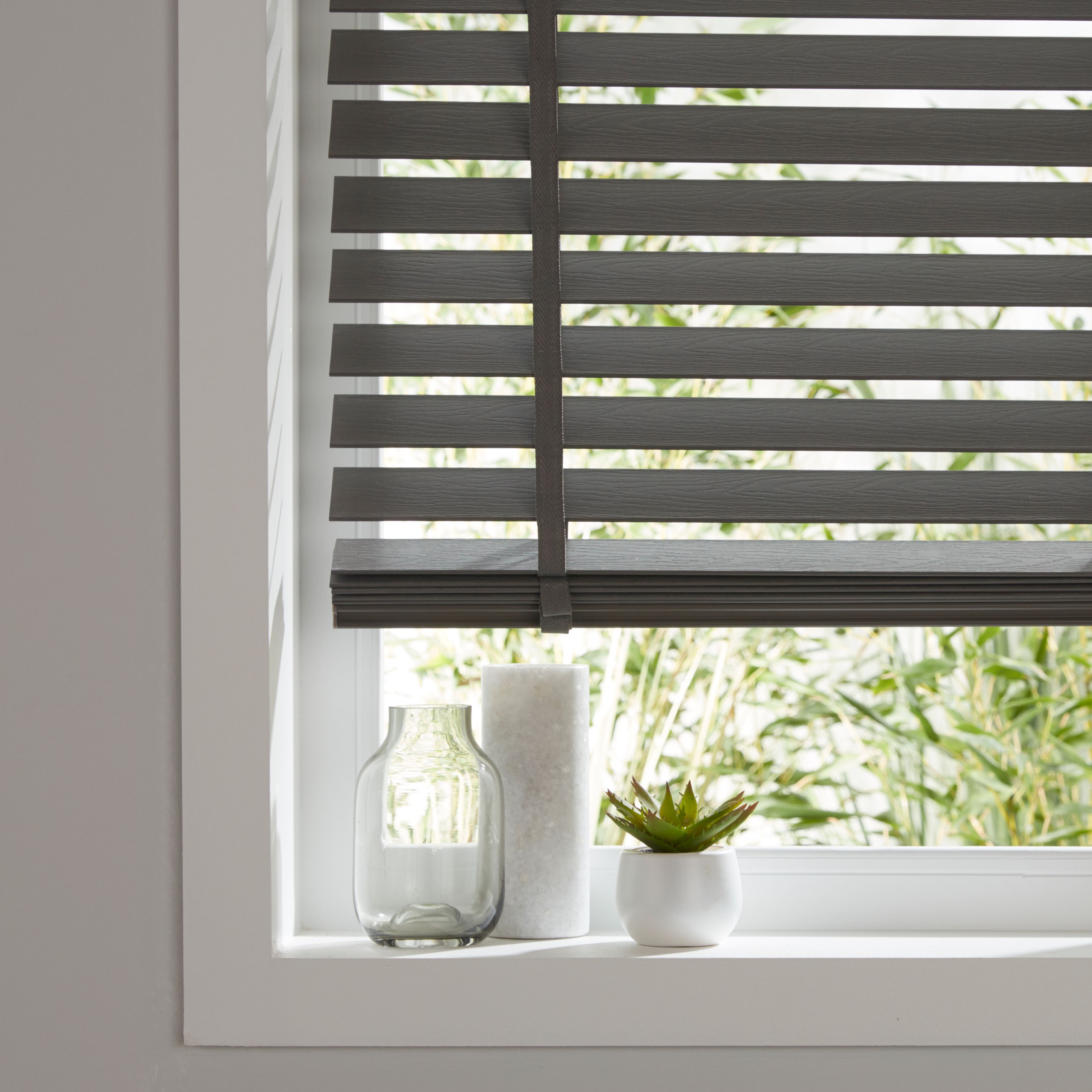 Lone Grey Woodgrain effect PVC Venetian Blind (W)180cm (L)180cm