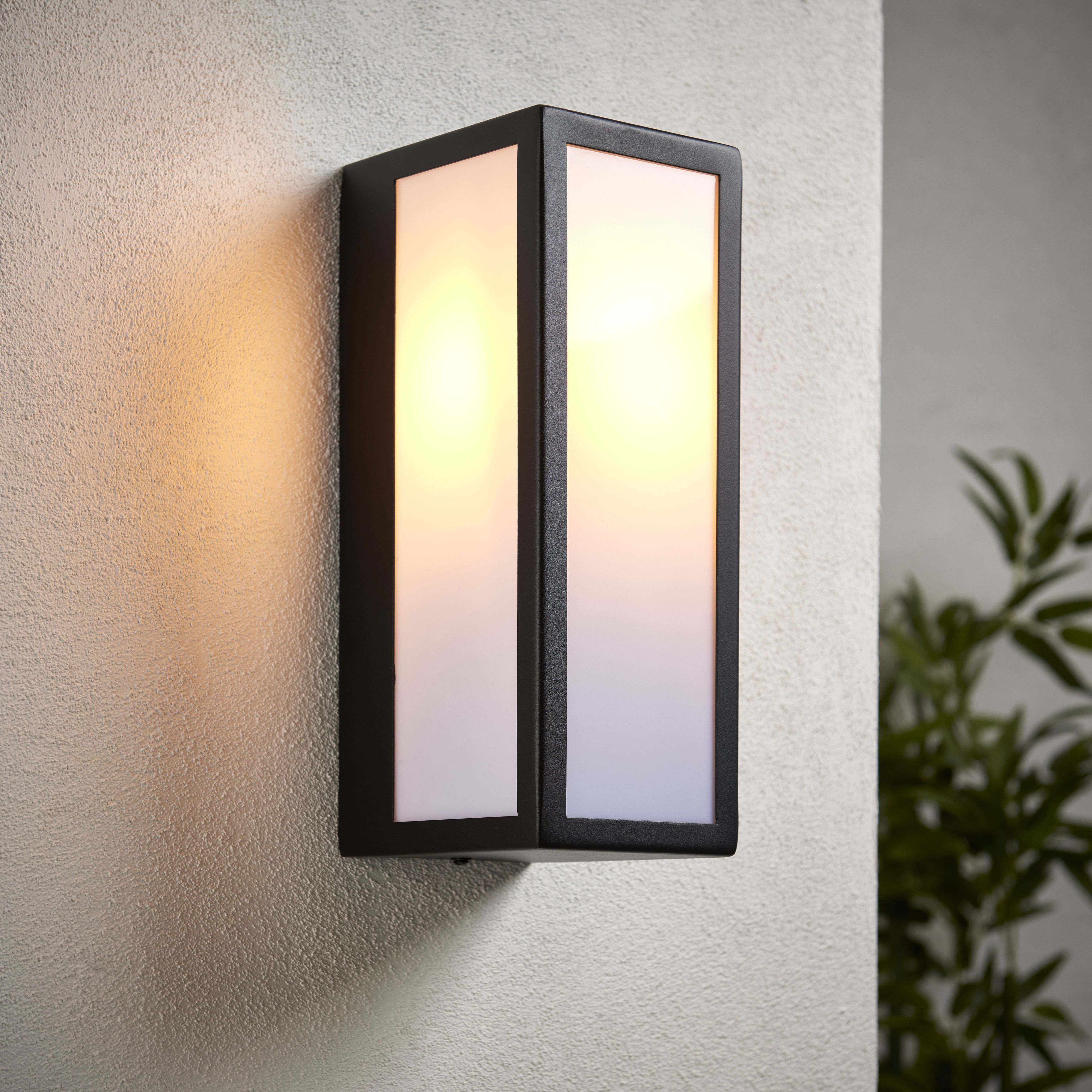 Longham Fixed Matt Black Mains-powered (wired) Outdoor Wall light | DIY ...