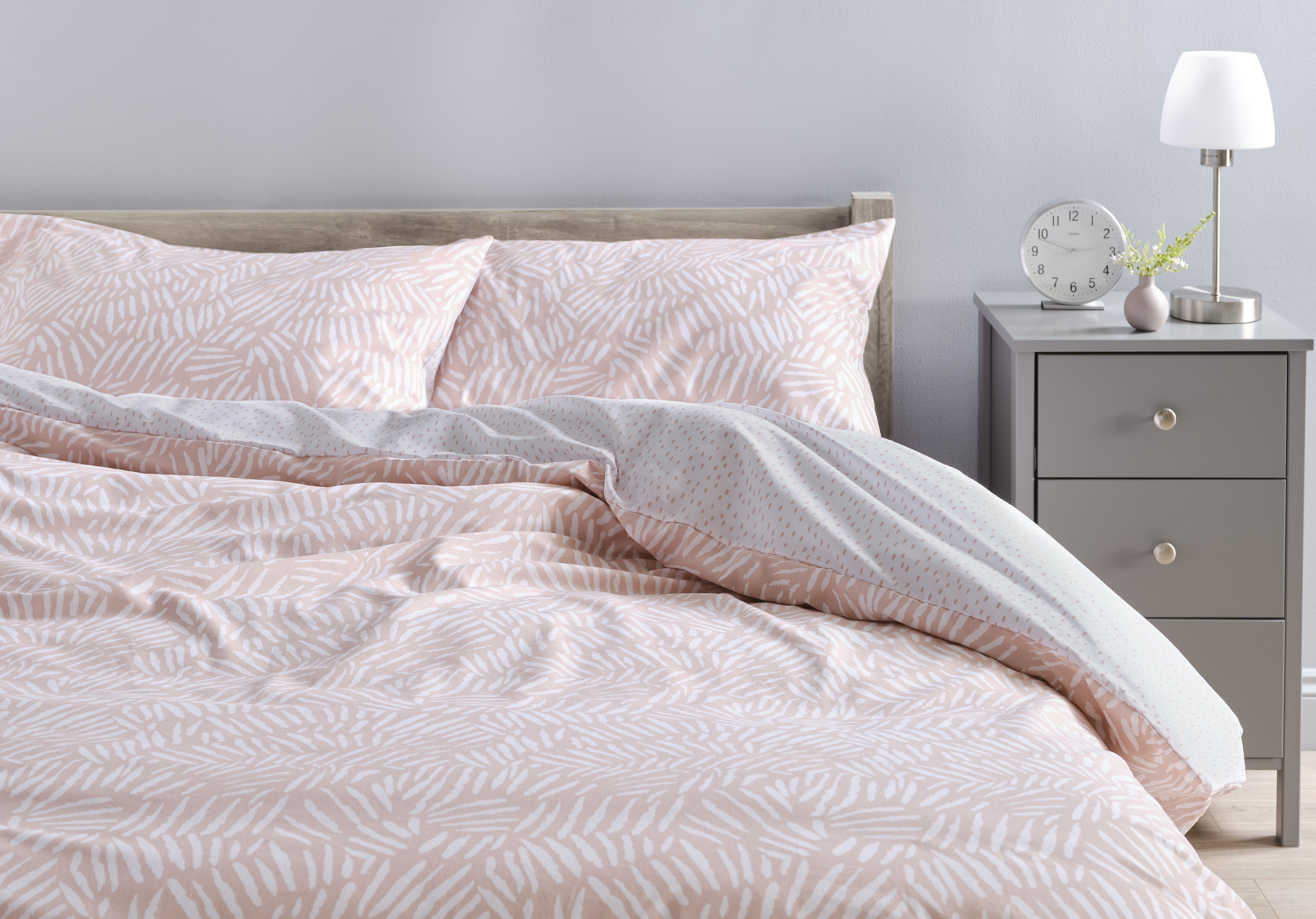 Lottie Printed Pink & white King Duvet cover & pillow case set