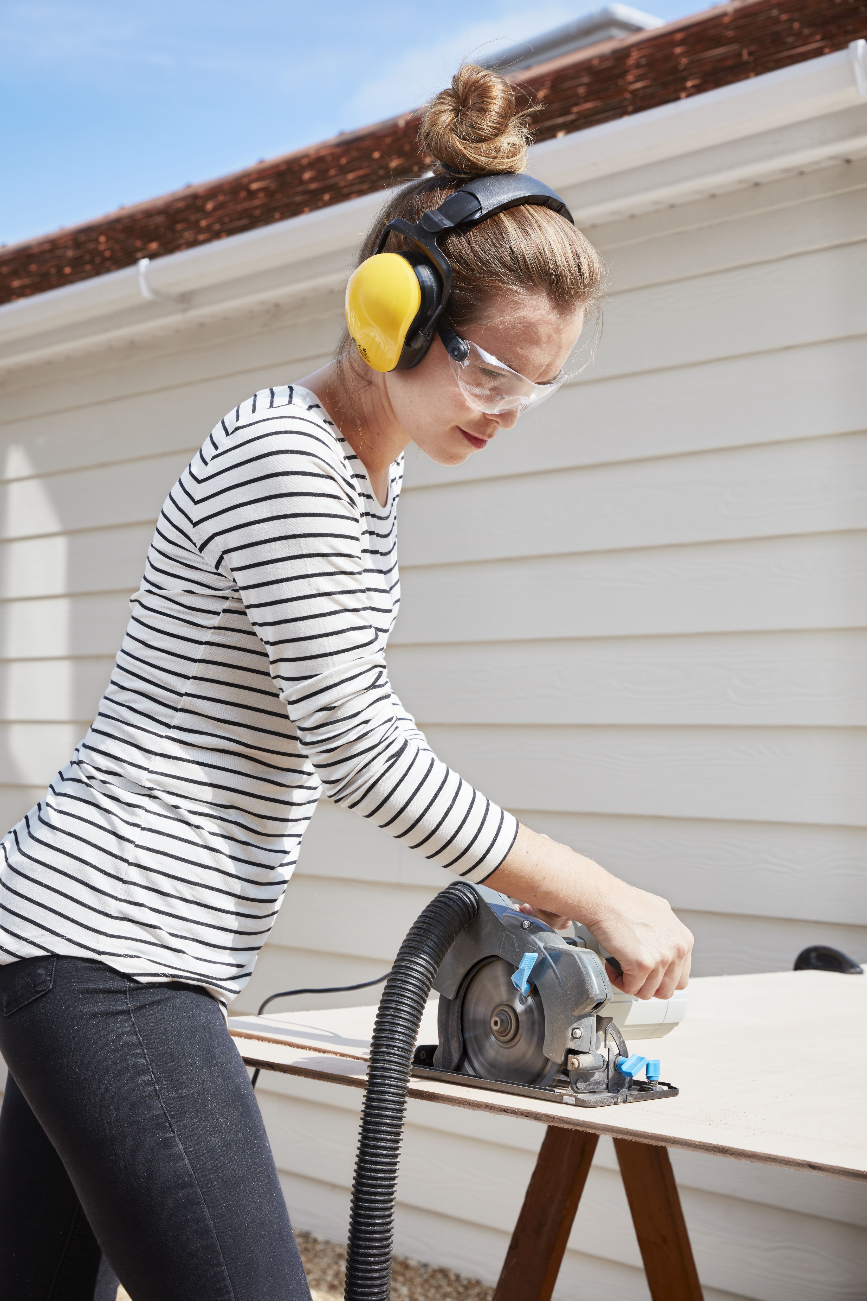 Mac Allister 1200W 220 240V 165mm Corded Circular saw MSCS1200